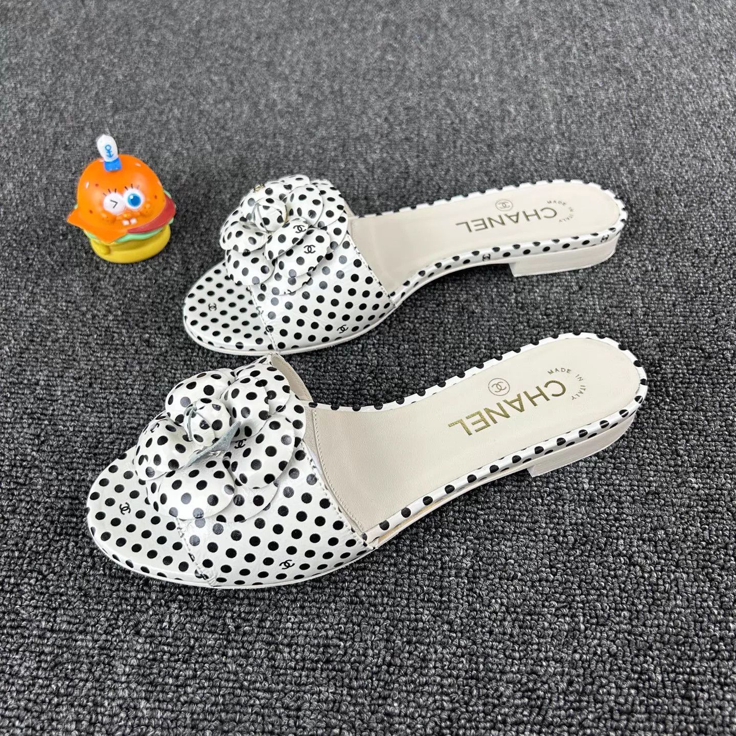 Chanel Chanel White Polka Dot Camellia Slippers 37.5 Size US 7 / IT 37 - 1 Thumbnail