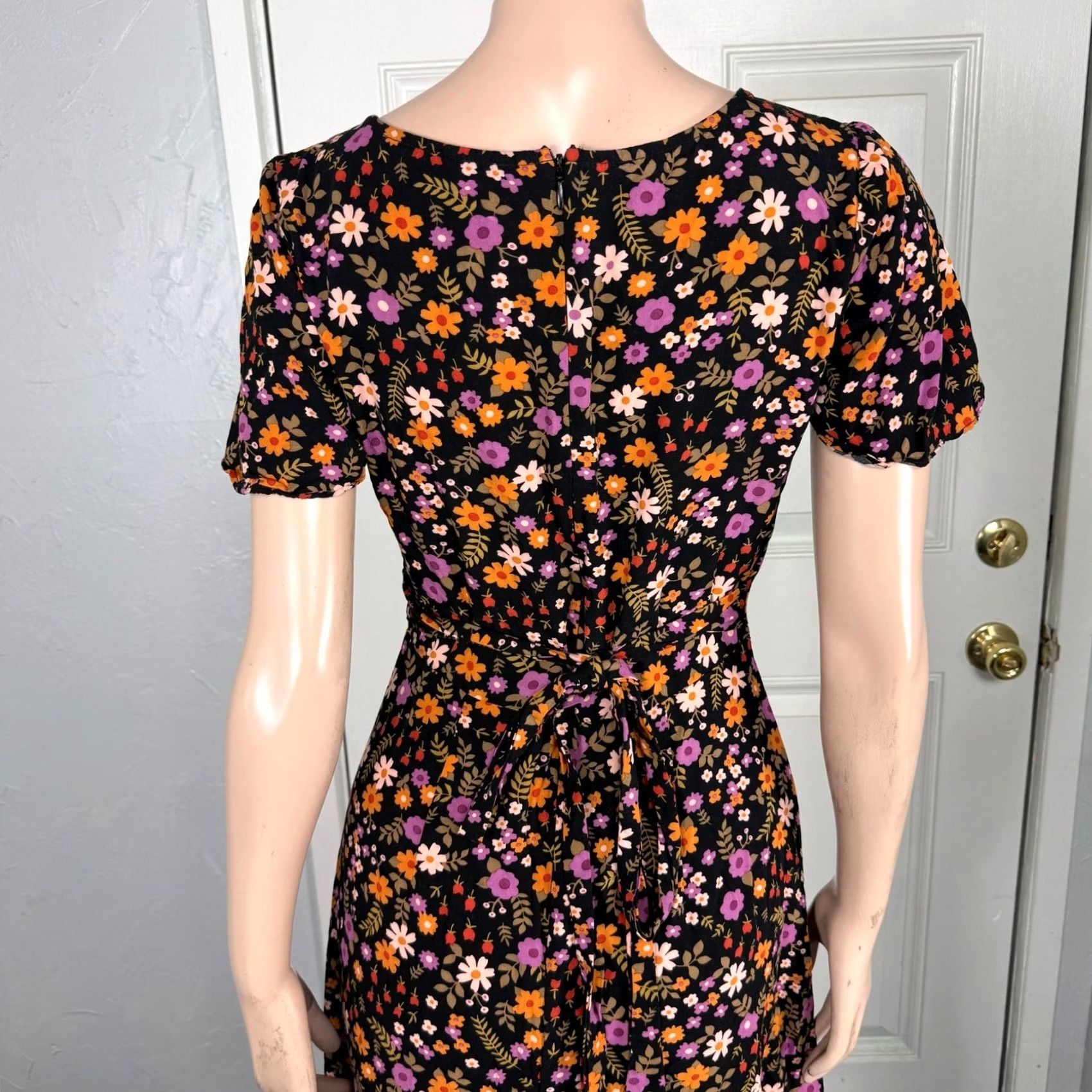 Vintage ModCloth Princess Highway Women's Dress 6 Floral Short Sleeve Rayon Tie Midi Dress Black, Scoop Neck, 3/4 Sleeve, Vintage? No, Casual, Midi, F29 Size 28" / US 6 / IT 42 - 5 Thumbnail