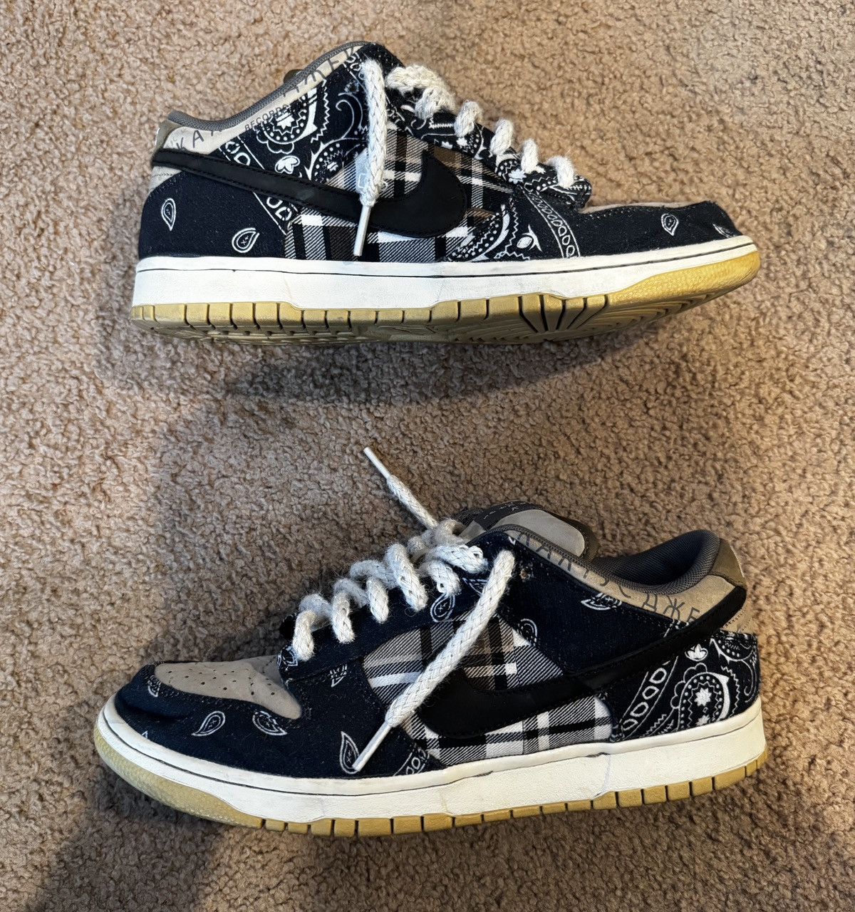 Nike × Travis Scott Nike SB Dunk Low Travis Scott Cactus Jack - Men Size 10.5 Size US 10.5 / EU 43-44 - 2 Thumbnail