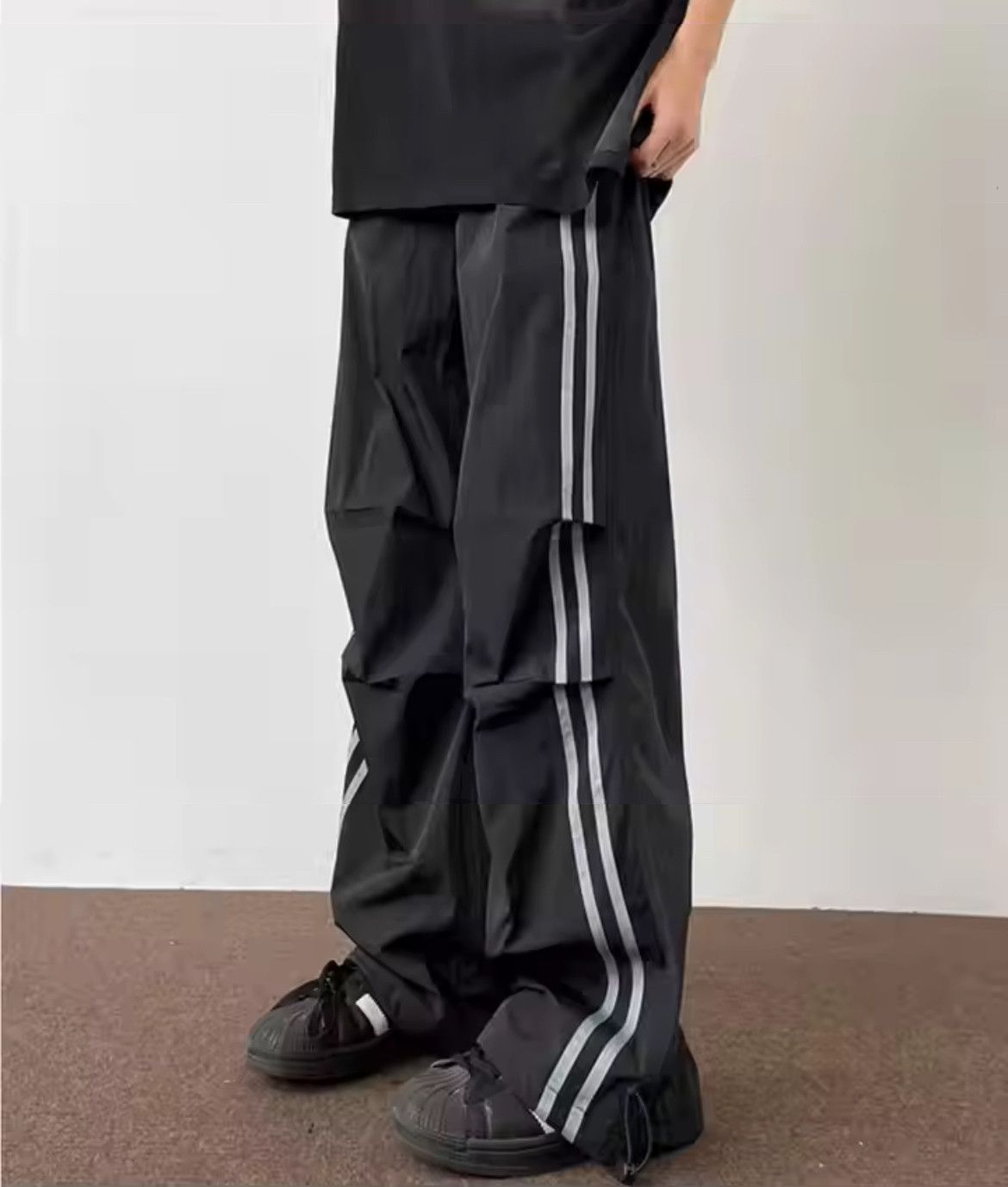 Japanese Brand Harajuku Elastic Waist Stripes Baggy Sports Pant Size US 28 / EU 44 - 2 Thumbnail