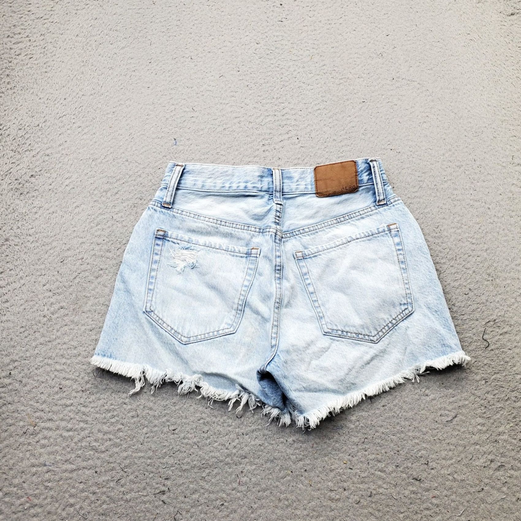 Vintage Aéropostale Womens 4 Blue 90s Cut-Off Jean Shorts Distressed Light Wash Denim Shorts Size 27" / US 4 / IT 40 - 2 Thumbnail