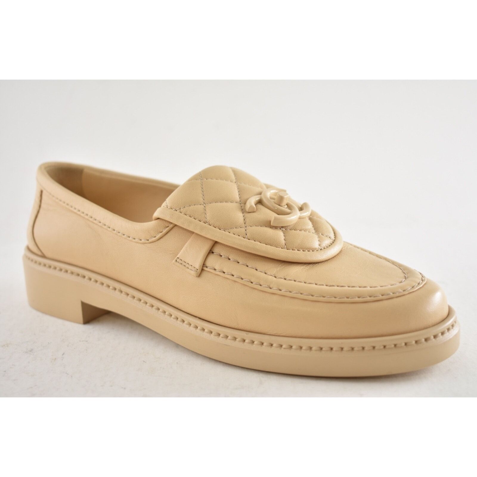 Chanel Chanel Beige Leather Quilted Flap Turnlock CC Logo Moccasin Size US 8.5 / IT 38.5 - 7 Thumbnail
