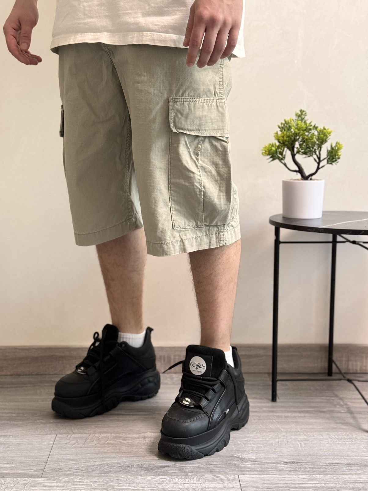 Other Carhartt Shorts Carpenter cargo faded Work Shorts Y2K Size US 32 / EU 48 - 5 Thumbnail