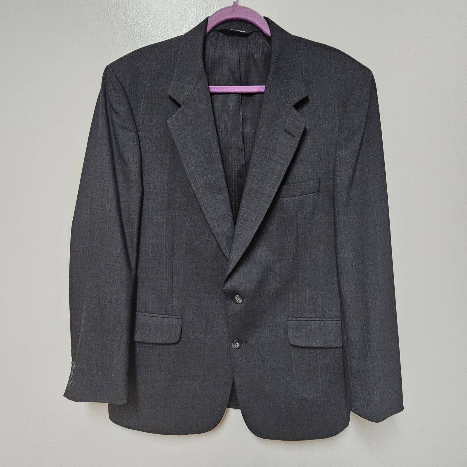 Halston Halston Two Button Gray Mens Suit Jacket Made in US 44R Size 44R - 1 Thumbnail