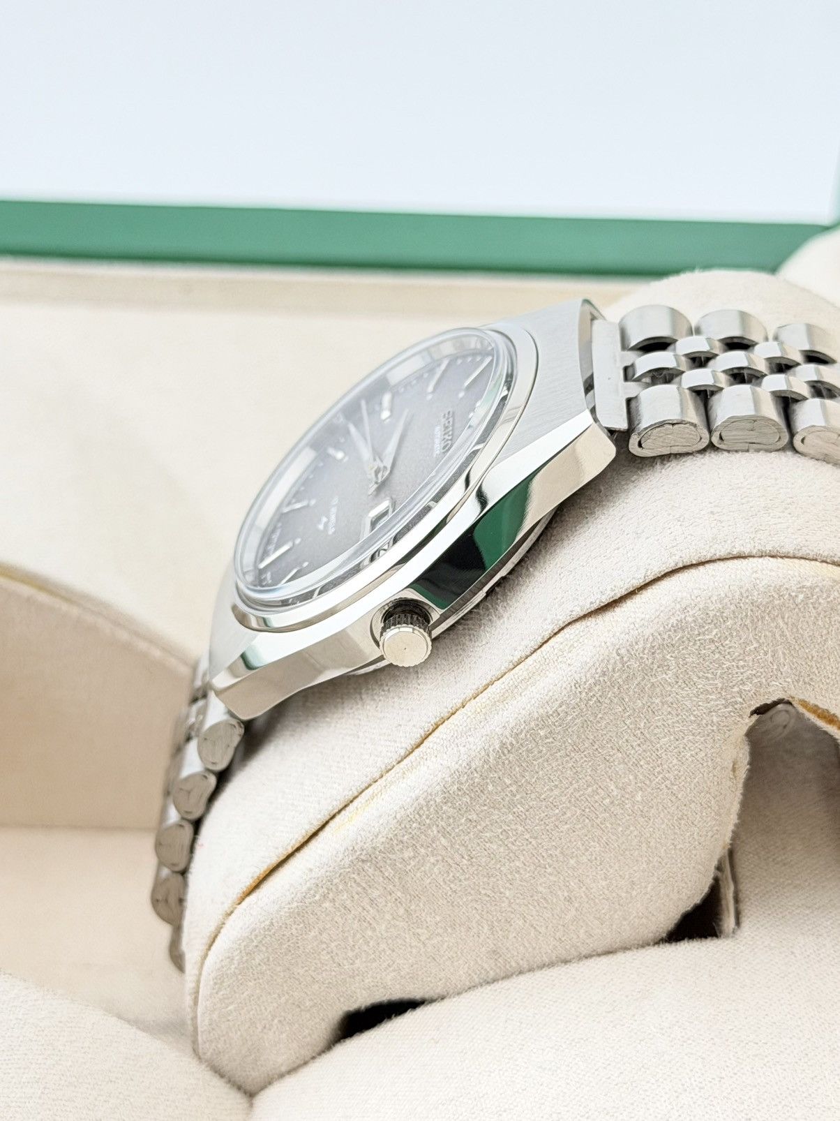 Seiko Seiko 5 Automatic Watch Gray Textured Dial Day Date Size 36 - 6 Thumbnail