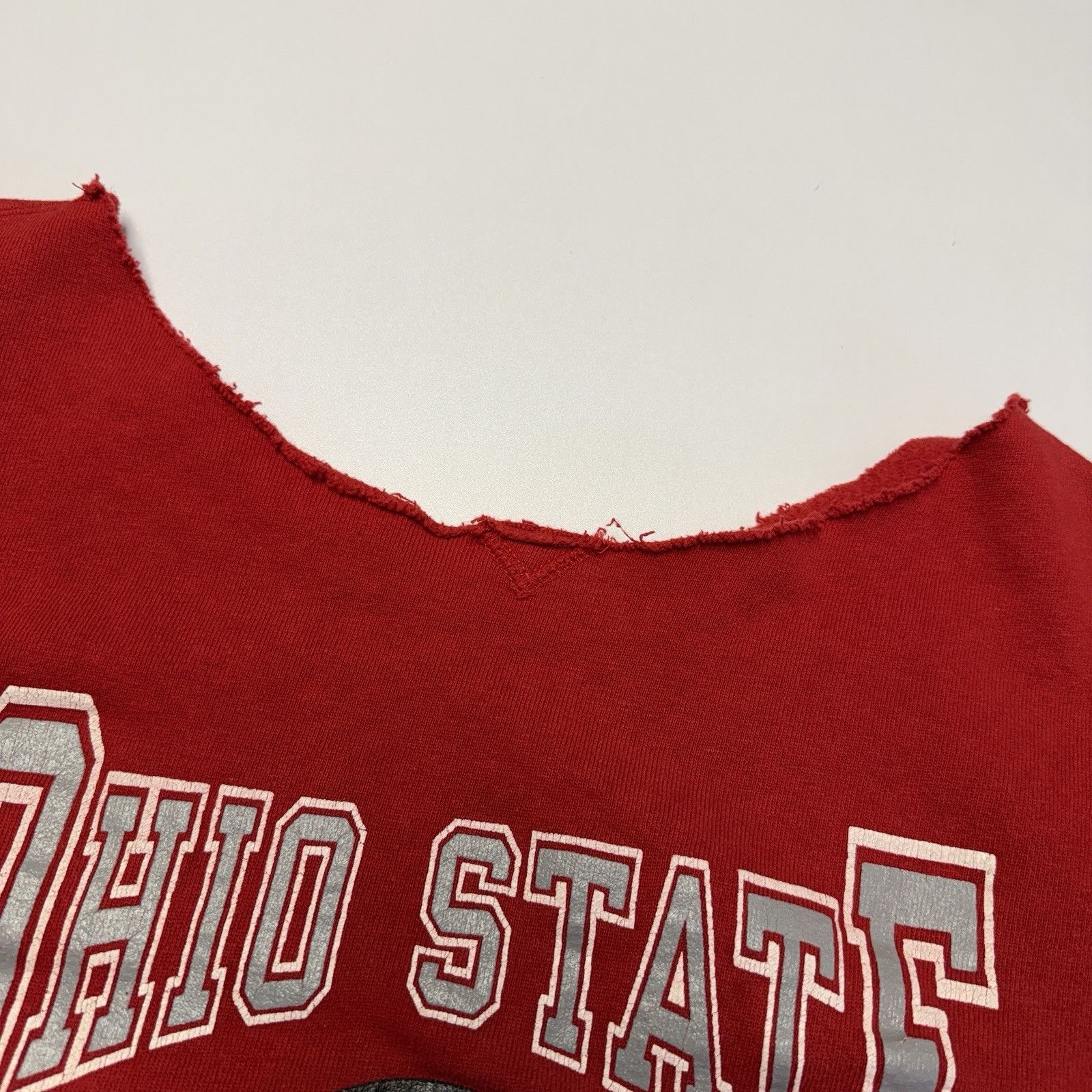 Vintage Vintage Ohio State Buckeyes Sweatshirt Mens M 21.5x23.5 Red Size US M / EU 48-50 / 2 - 4 Thumbnail