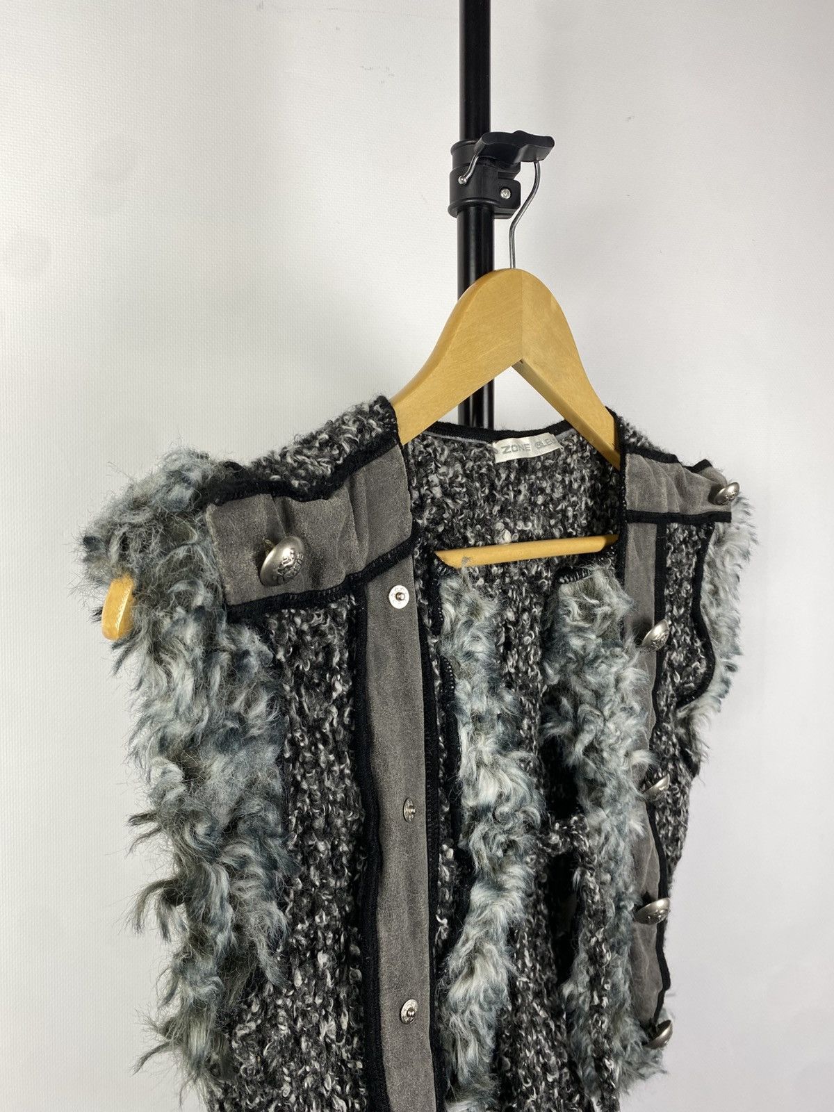Designer × Japanese Brand Vintage Avant-garde Mini Sleeveless Mohair Fur Vest Jacket Size S / US 4 / IT 40 - 2 Thumbnail