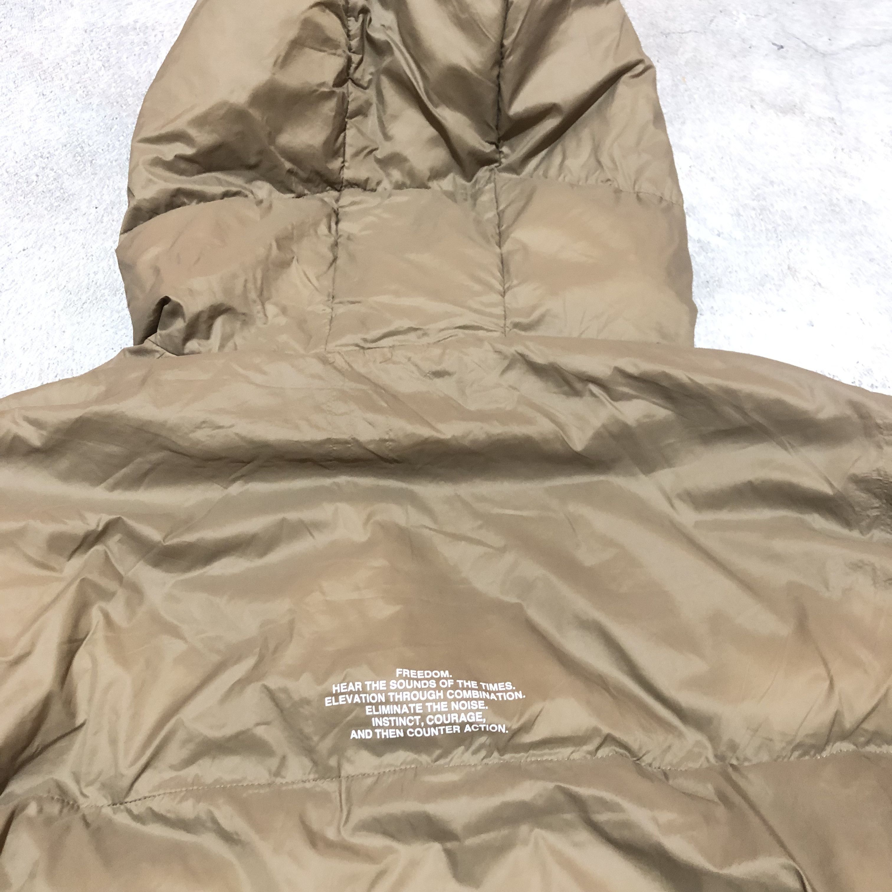 GU × Undercover Undercover GU Padded Puffer Jacket Beige Size US L / EU 52-54 / 3 - 4 Thumbnail