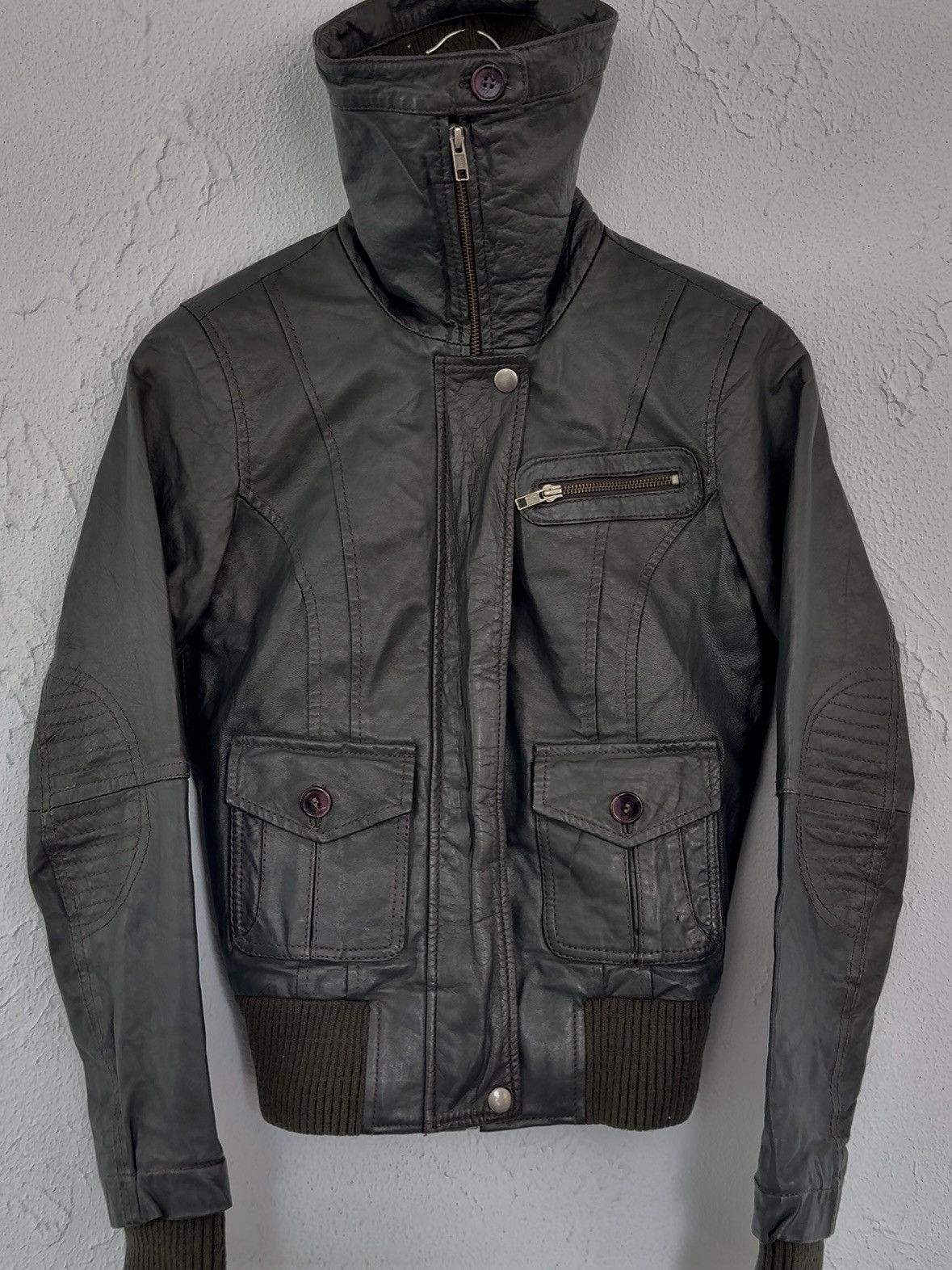 Hedi Slimane Vintage 00S Big Neck Hard Leather Bomber Jacket Size US S / EU 44-46 / 1 - 2 Thumbnail