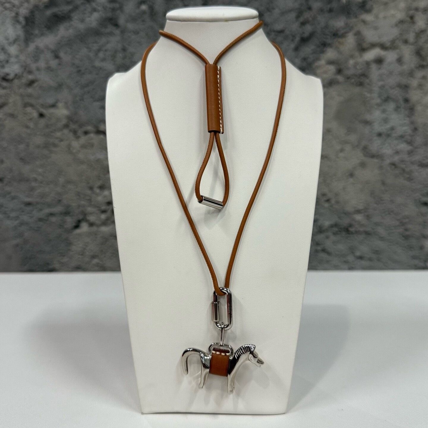 hermes small horse necklace in brown leather