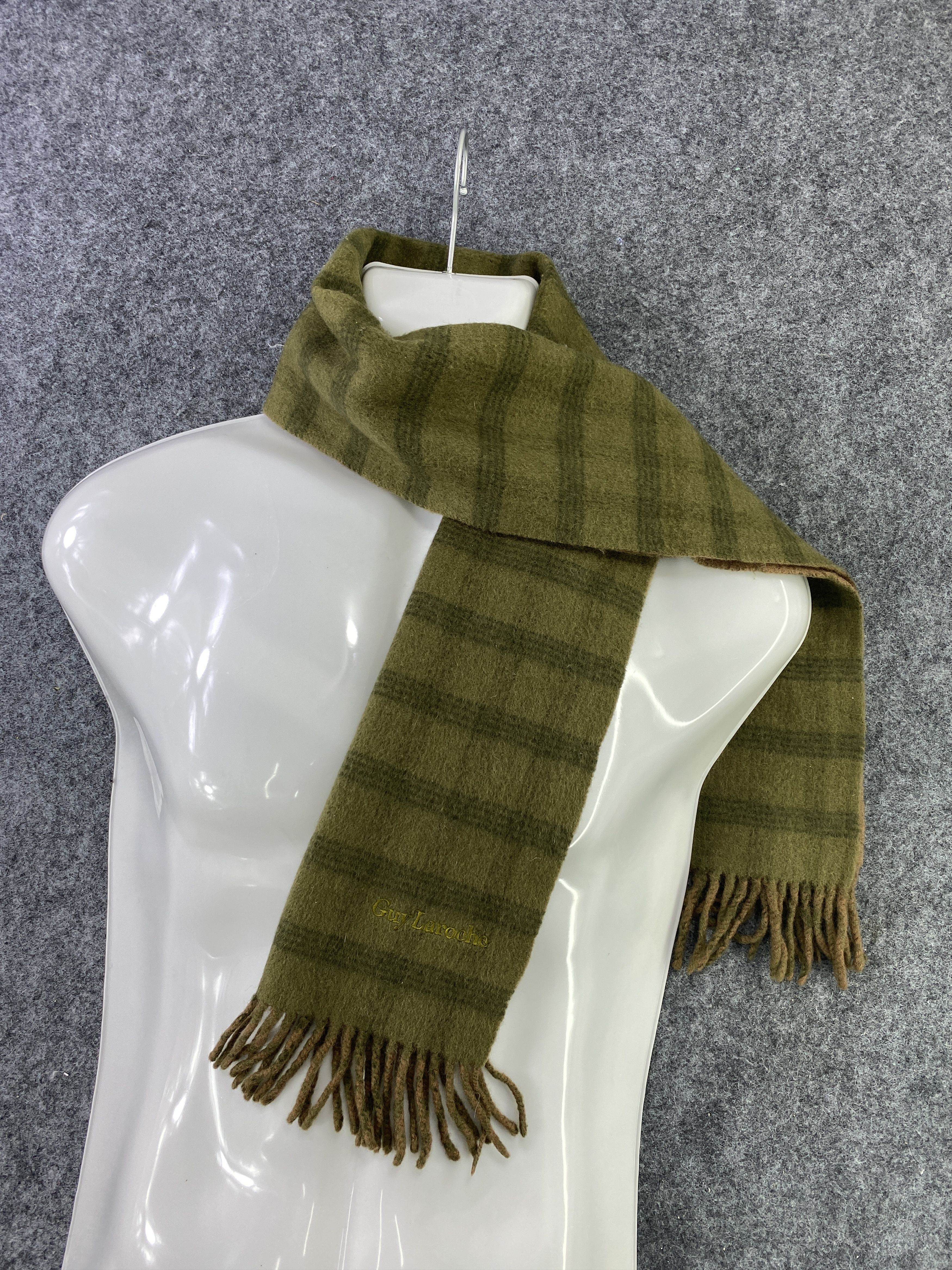 Guy Laroche Guy Laroche Scarf / Muffler / Neckwear -T457 Size ONE SIZE - 1 Thumbnail