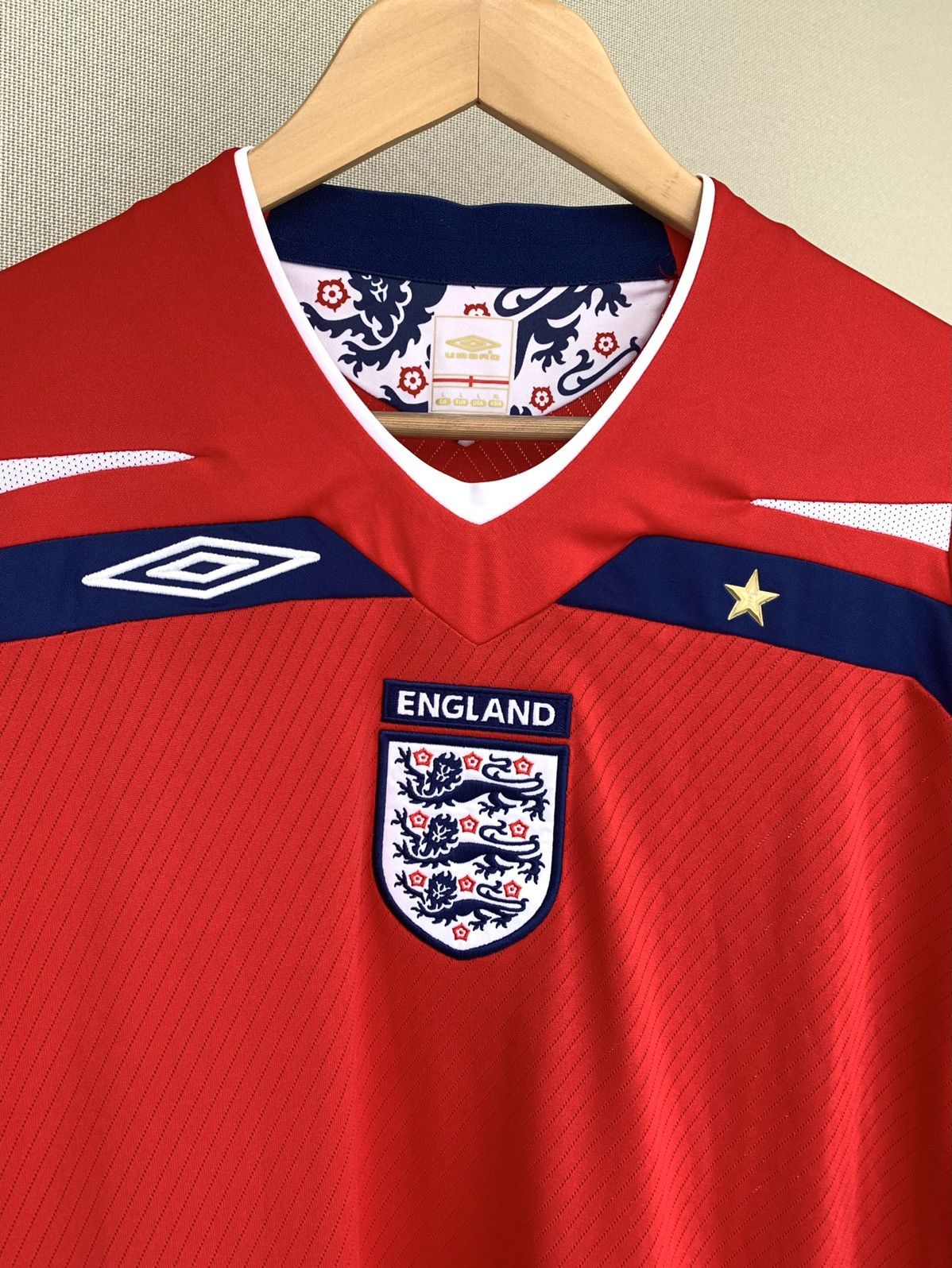 Umbro Umbro England Vintage 2008-2010 Away Football Shirt Size L Size US L / EU 52-54 / 3 - 3 Thumbnail