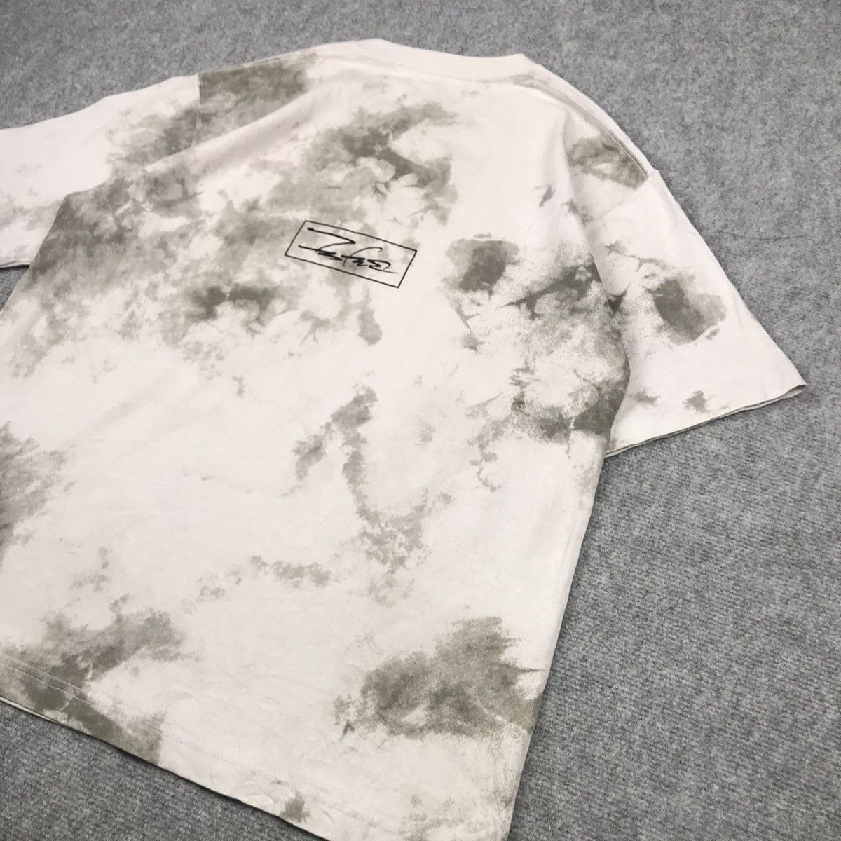 Futura FATURA X UNIQLO TSHIRT Size US L / EU 52-54 / 3 - 8 Thumbnail