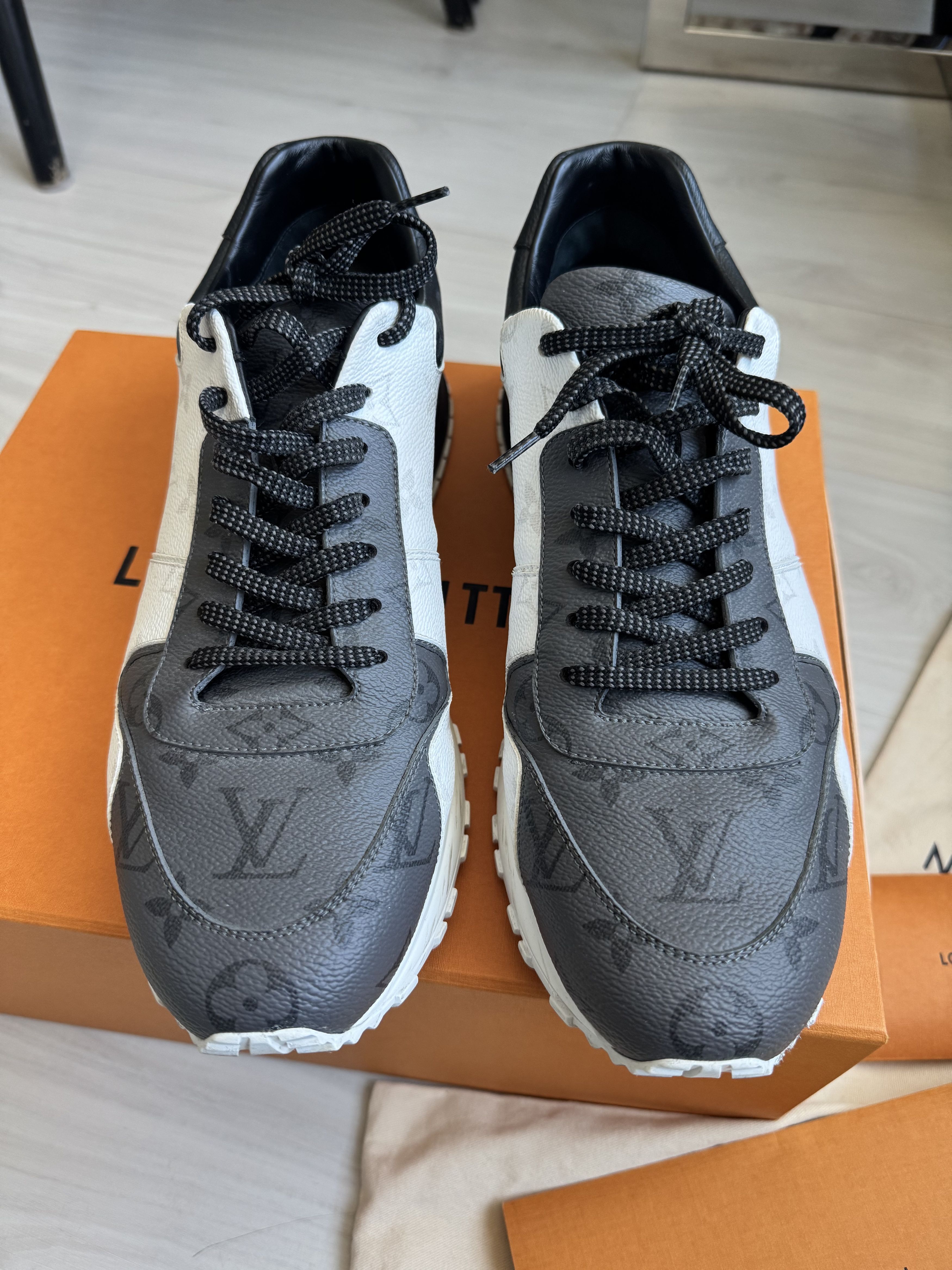 Louis Vuitton Louis Vuitton Run Away Sneaker Size US 10.5 / EU 43-44 - 2 Thumbnail
