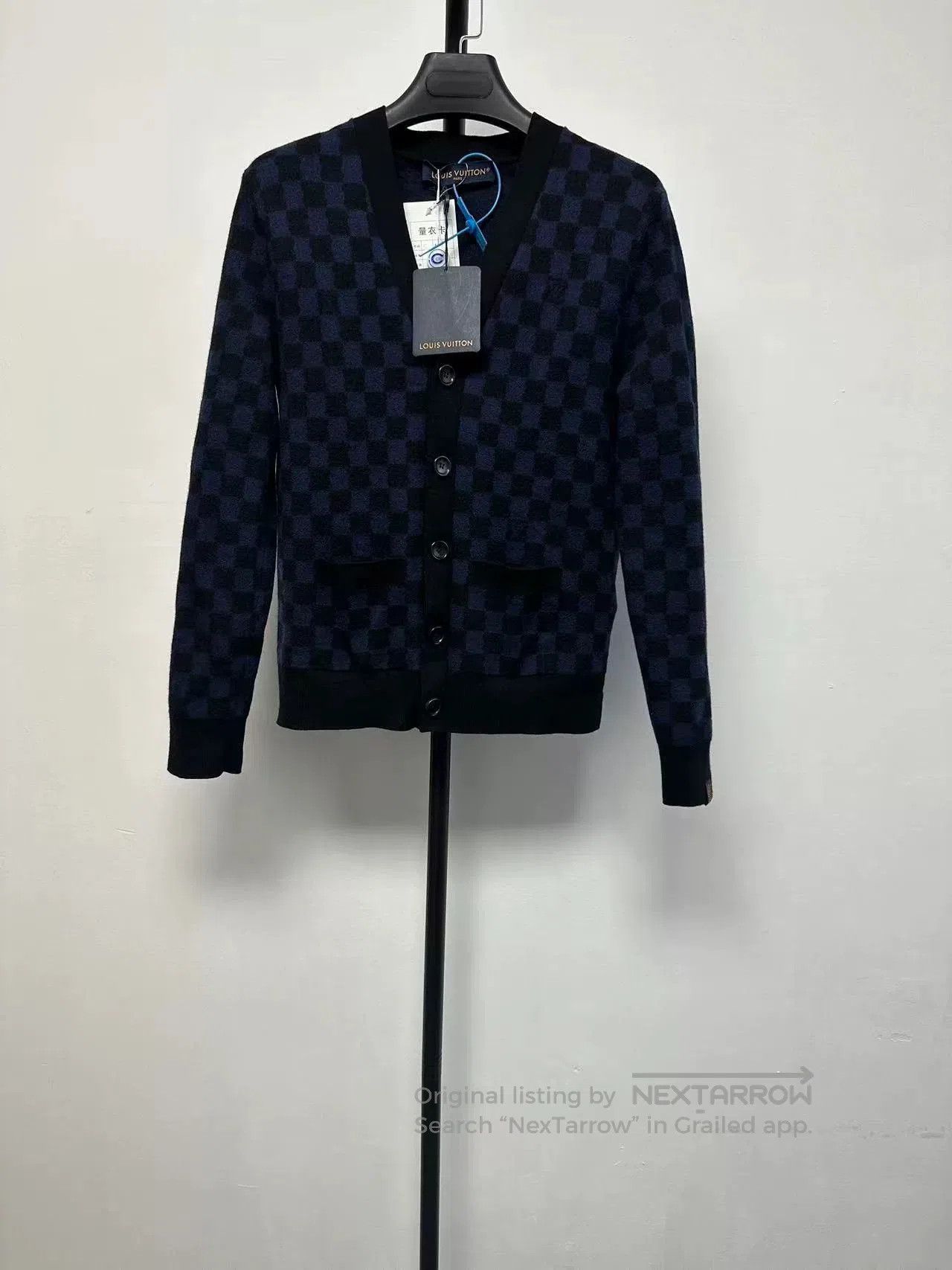 Louis Vuitton Louis Vuitton V. Size S / US 4 / IT 40 - 1 Thumbnail