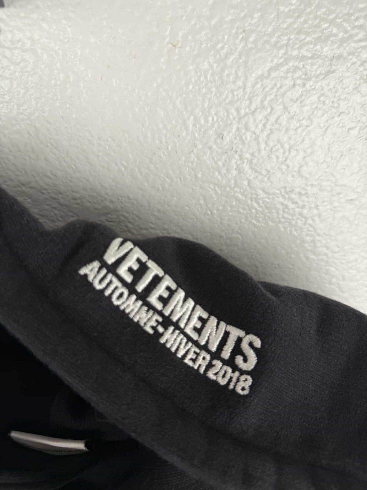 Vetements Vetements Aw17 Heavy Metal Tour Hoodie Size US L / EU 52-54 / 3 - 5 Thumbnail