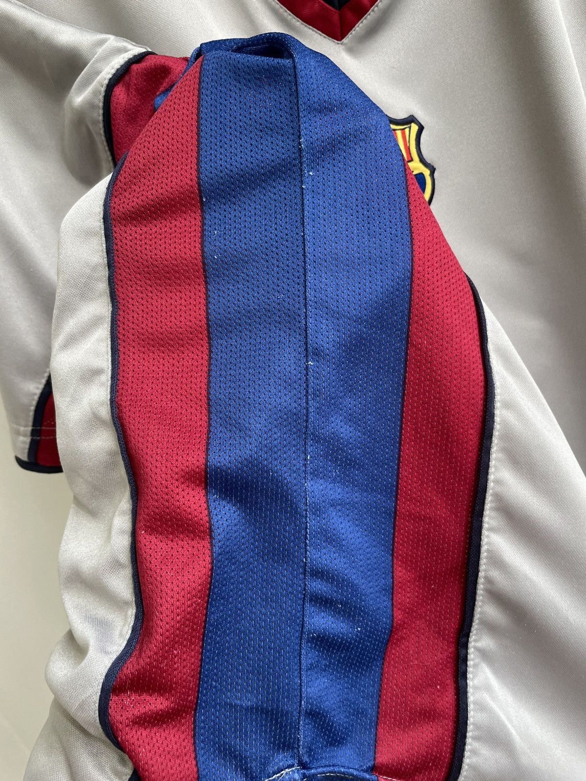 Vintage Barcelona 1998 2001 Away Football Shirt Soccer Jersey Nike Size US XS / EU 42 / 0 - 9 Thumbnail