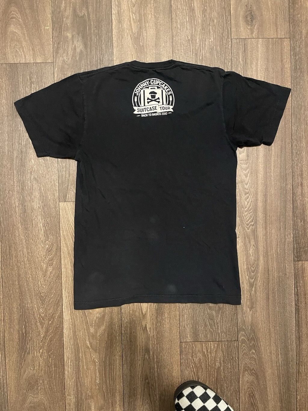 Johnny Cupcakes Johnny Cupcakes Suitcase Tour 2010 T-Shirt Sz Medium Size US L / EU 52-54 / 3 - 4 Thumbnail