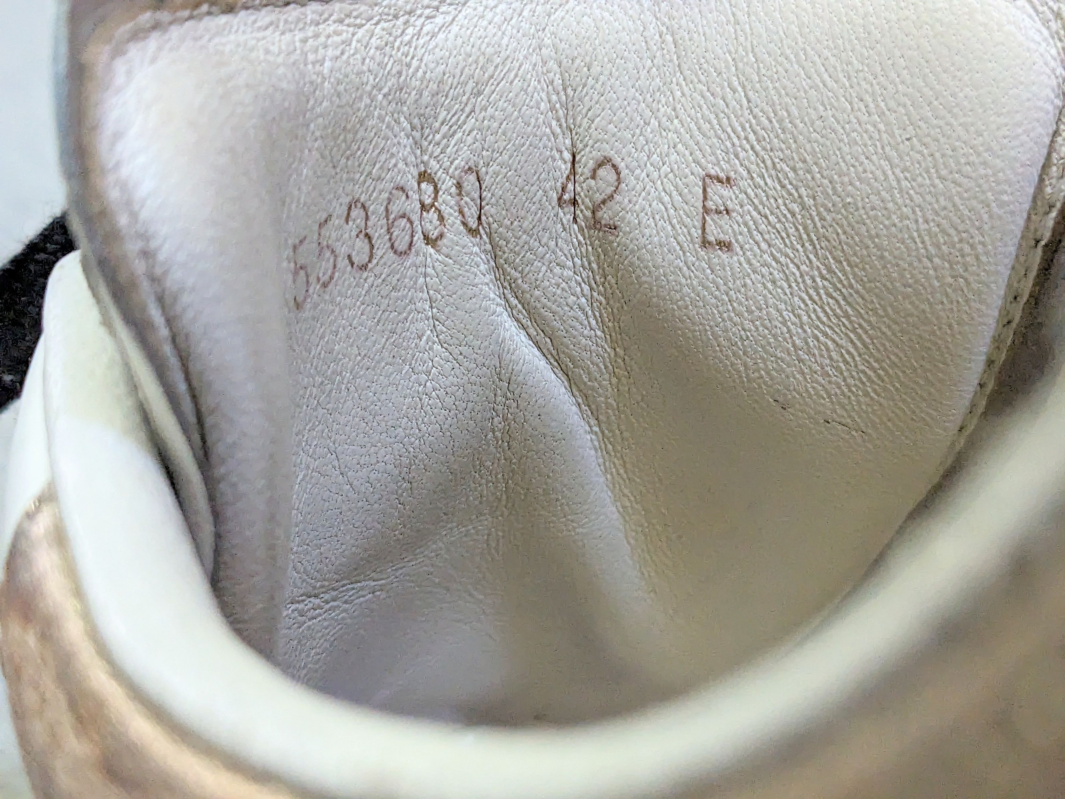 Alexander McQueen Alexander McQueen Larry Oversized Sneakers 9 42 White Gold Size US 9 / EU 42 - 15 Thumbnail