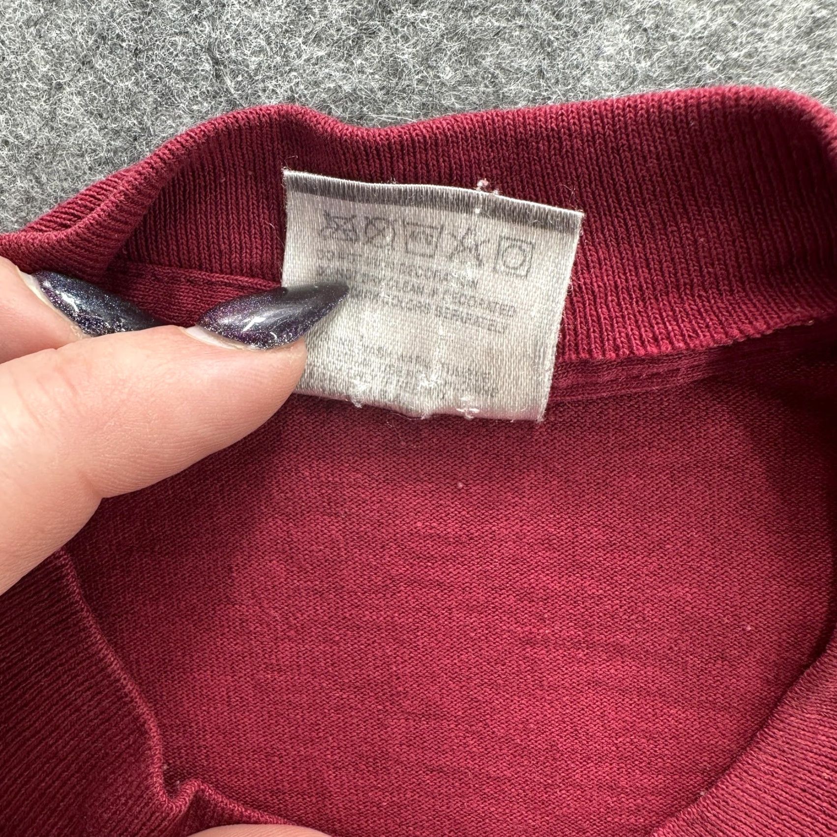 Fruit Of The Loom VINTAGE Fruit of the Loom T-Shirt Men Small Red Workwear Retro 90s Logo Short Sleeve Size US S / EU 44-46 / 1 - 7 Thumbnail