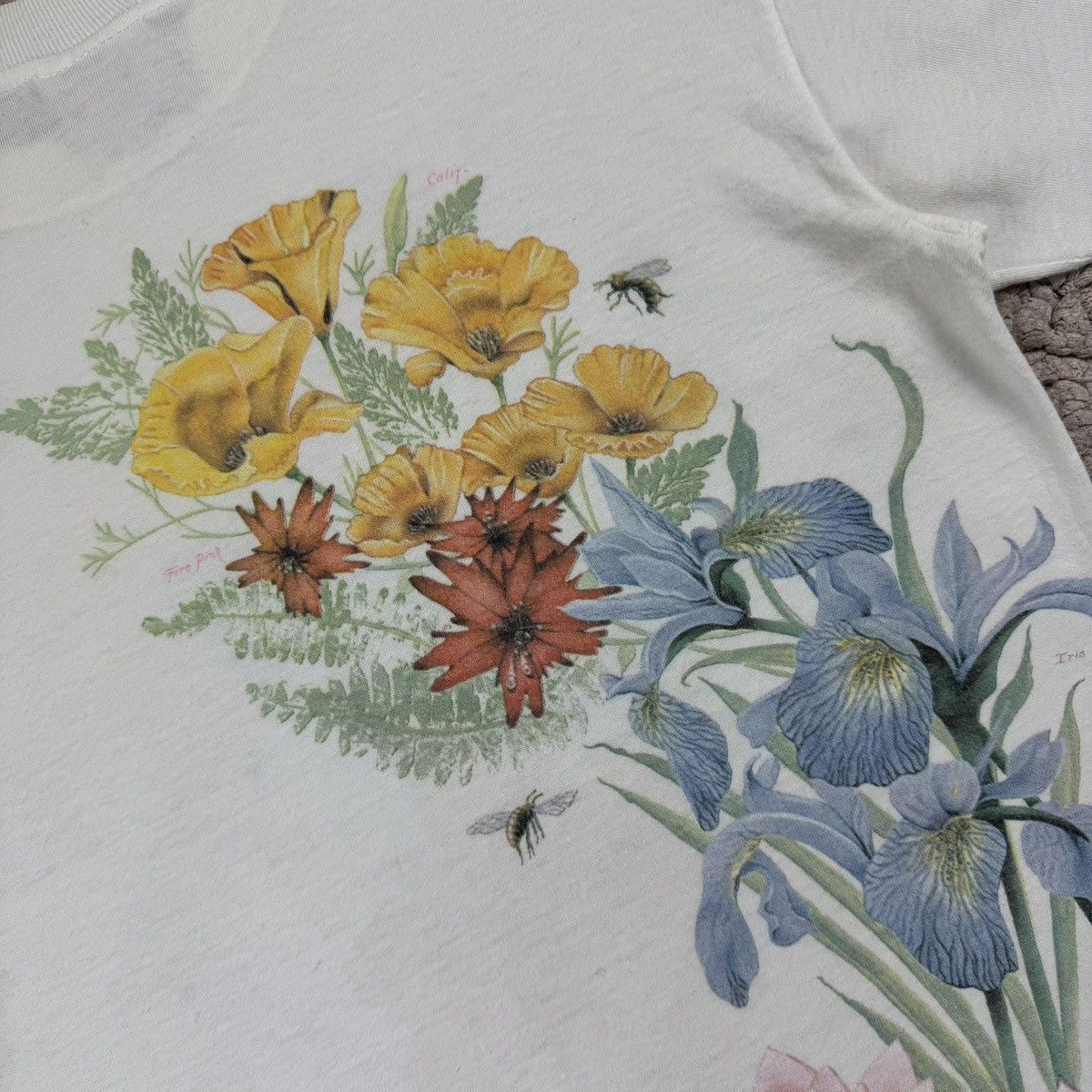 Vintage Vintage 90’s Floral and Butterfly Victoria Canada T-shirt Size US S / EU 44-46 / 1 - 10 Thumbnail