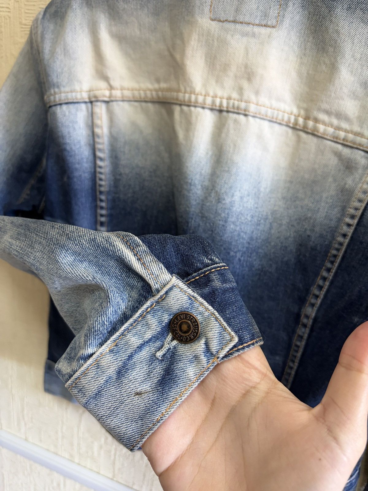 Levi's Vintage Clothing Levi's Girls Ombre Dip Dye Denim Trucker Jacket Blue/White L Size L / US 10 / IT 46 - 10 Thumbnail