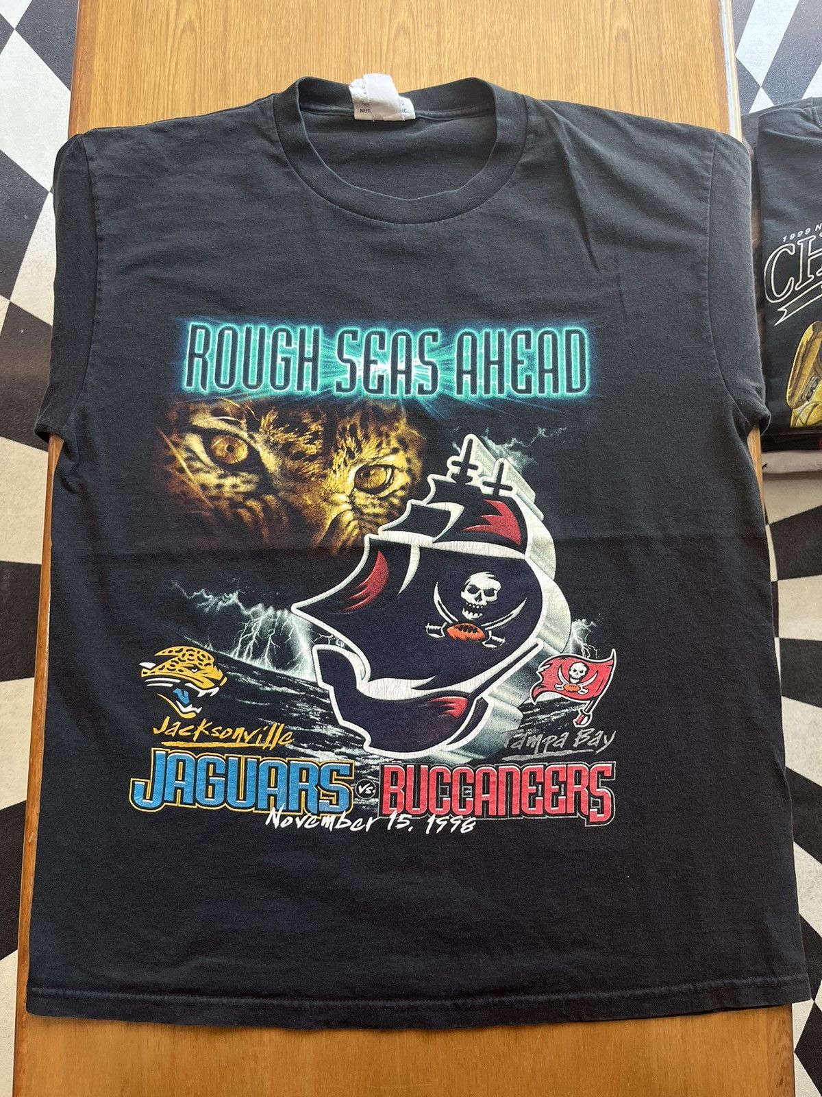 NFL Vtg Rough Seas Ahead Jaguars vs Buccaneers 1998’s Tshirt Size US L / EU 52-54 / 3 - 3 Thumbnail
