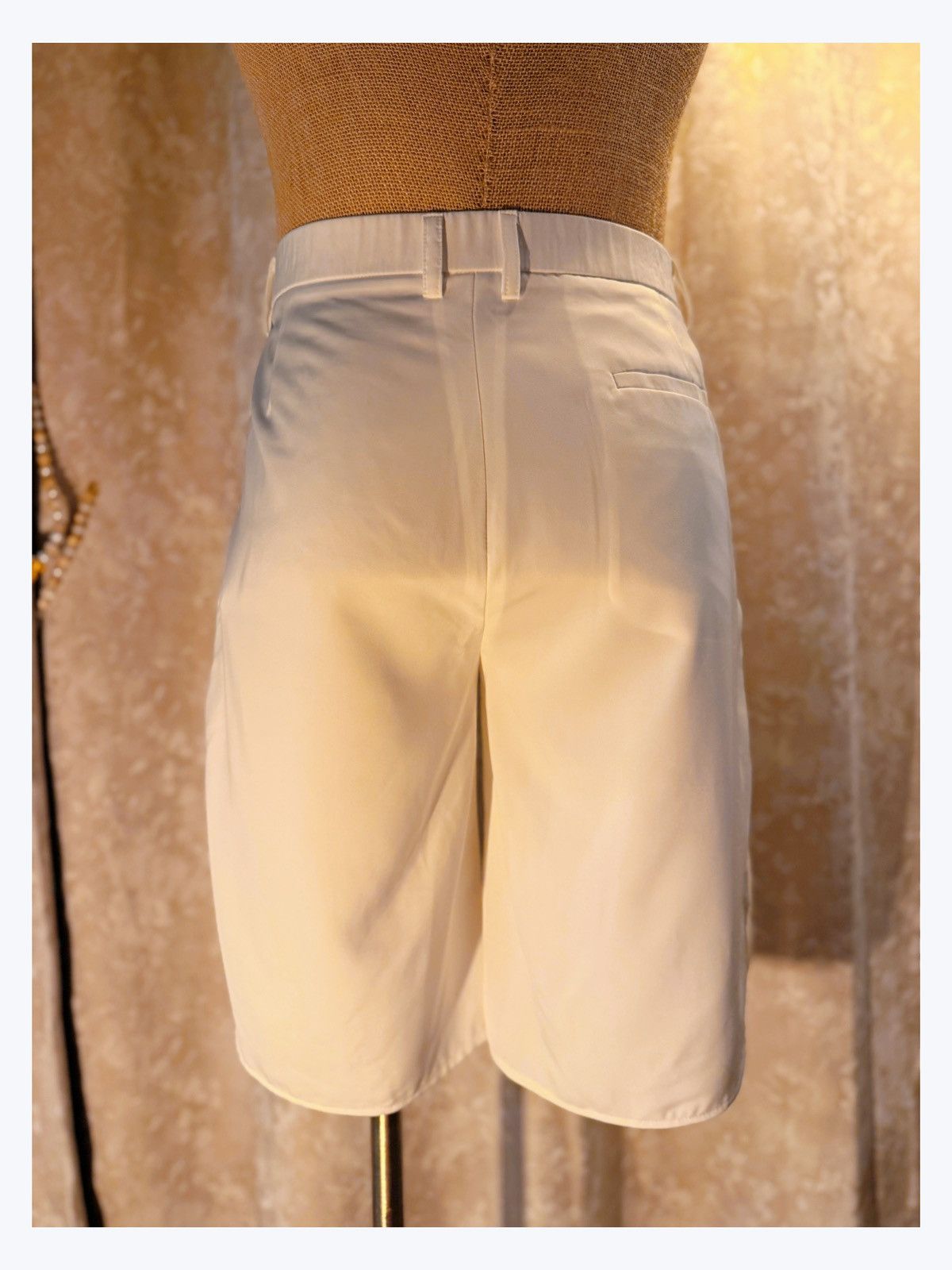 Other Classic White Dress Shorts – Sleek, Lightweight Size US 29 - 6 Thumbnail