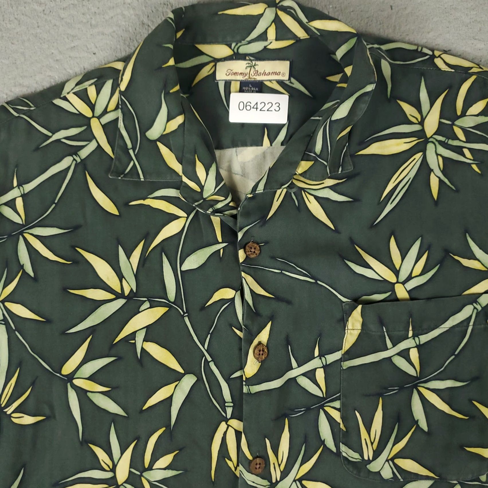 Tommy Bahama Tommy Bahama Shirt Mens Large Green Floral Silk Camp Collar Hawaiian Button Up Men's Green Floral Silk Camp Collar Hawaiian Button-Up Size US L / EU 52-54 / 3 - 2 Thumbnail