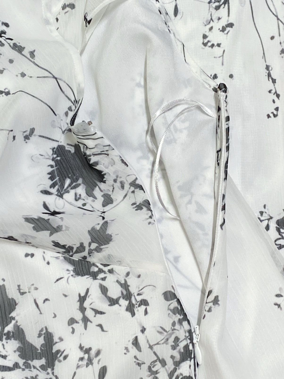 Victoria Beckham Victoria Beckham Floaty Floral Print Godet Midi Dress size 0 Size XS / US 0-2 / IT 36-38 - 17 Thumbnail