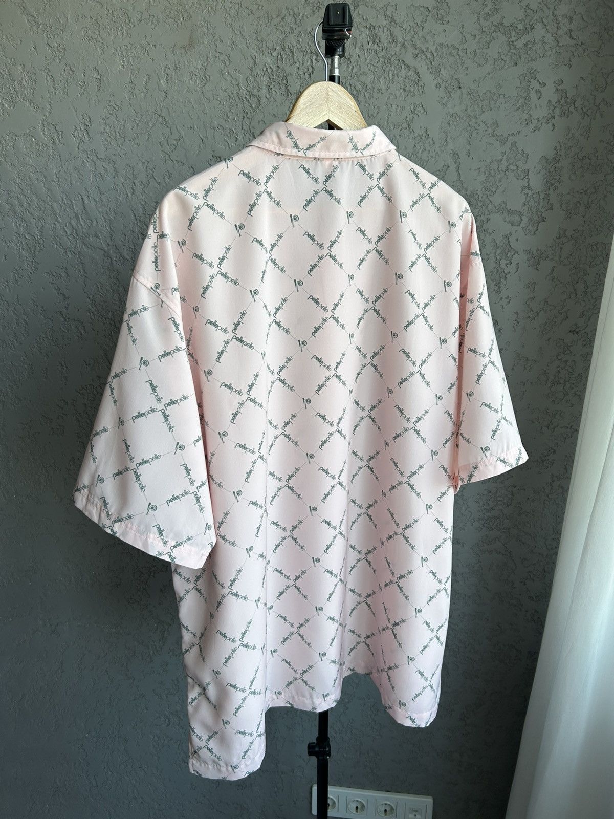 Pelle Pelle × Rap Tees × Vintage Pelle Pelle Vintage 90's man's printed pink shirt size XXL Size US XXL / EU 58 / 5 - 11 Thumbnail
