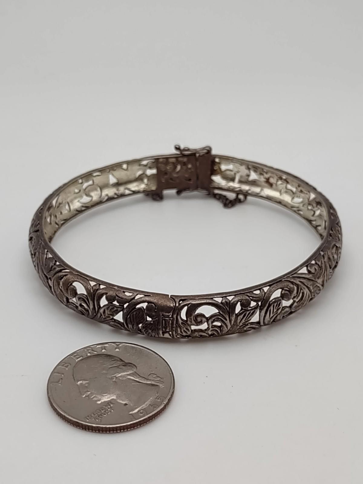 The Unbranded Brand Vintage 925 THAI CW Sterling Silver Etched Hinged Bangle 24g Size ONE SIZE - 6 Thumbnail