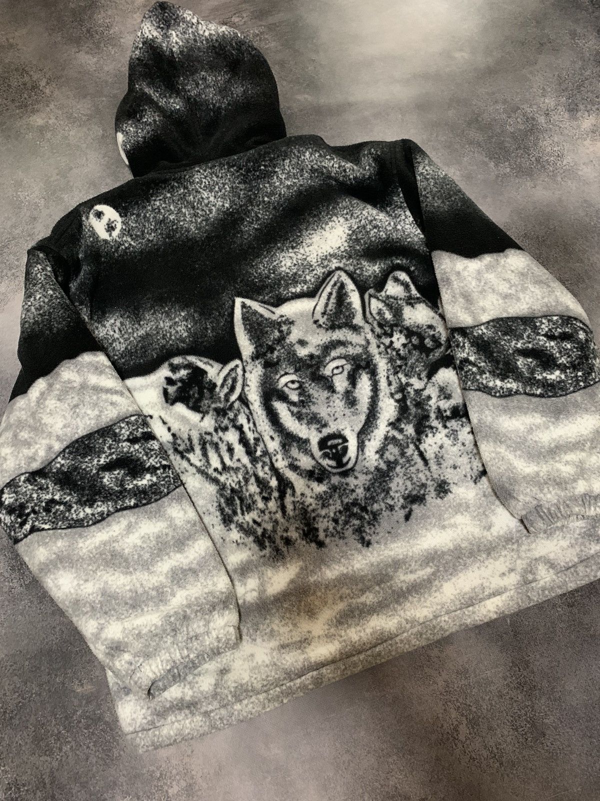 Vintage Vintage Wolf All Over Print Hooded Fleece Jacket Size US L / EU 52-54 / 3 - 6 Thumbnail