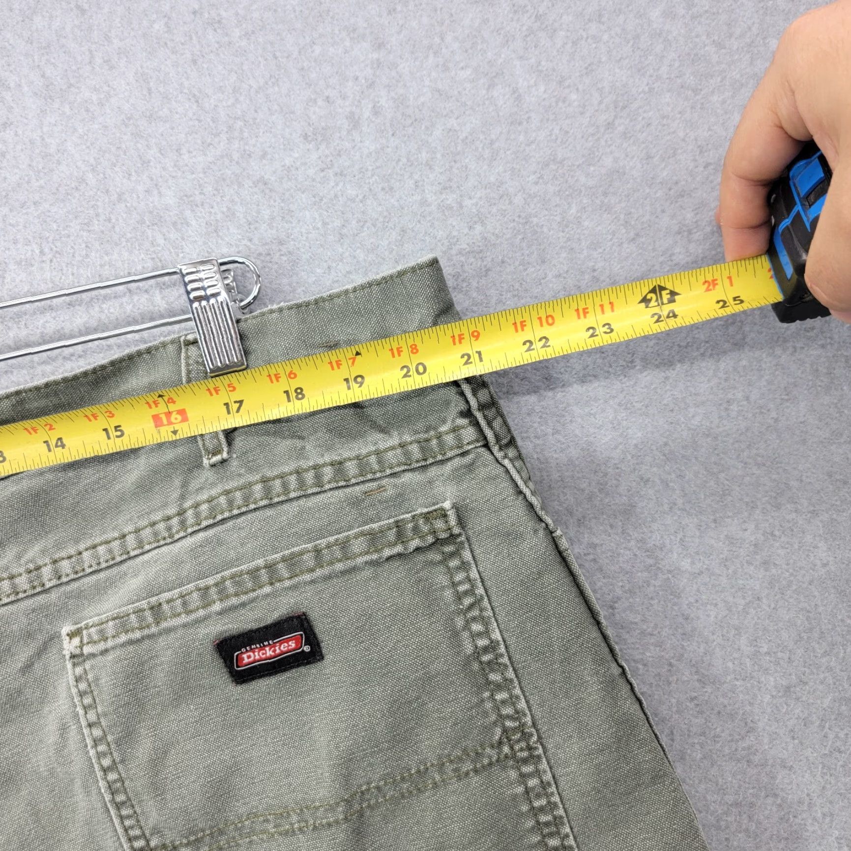 Dickies VINTAGE Dickies CARGO Shorts mens 42 Green Cotton Relaxed Fit ER201SOG carpenter y2k Mens Size US 42 / EU 58 - 7 Thumbnail