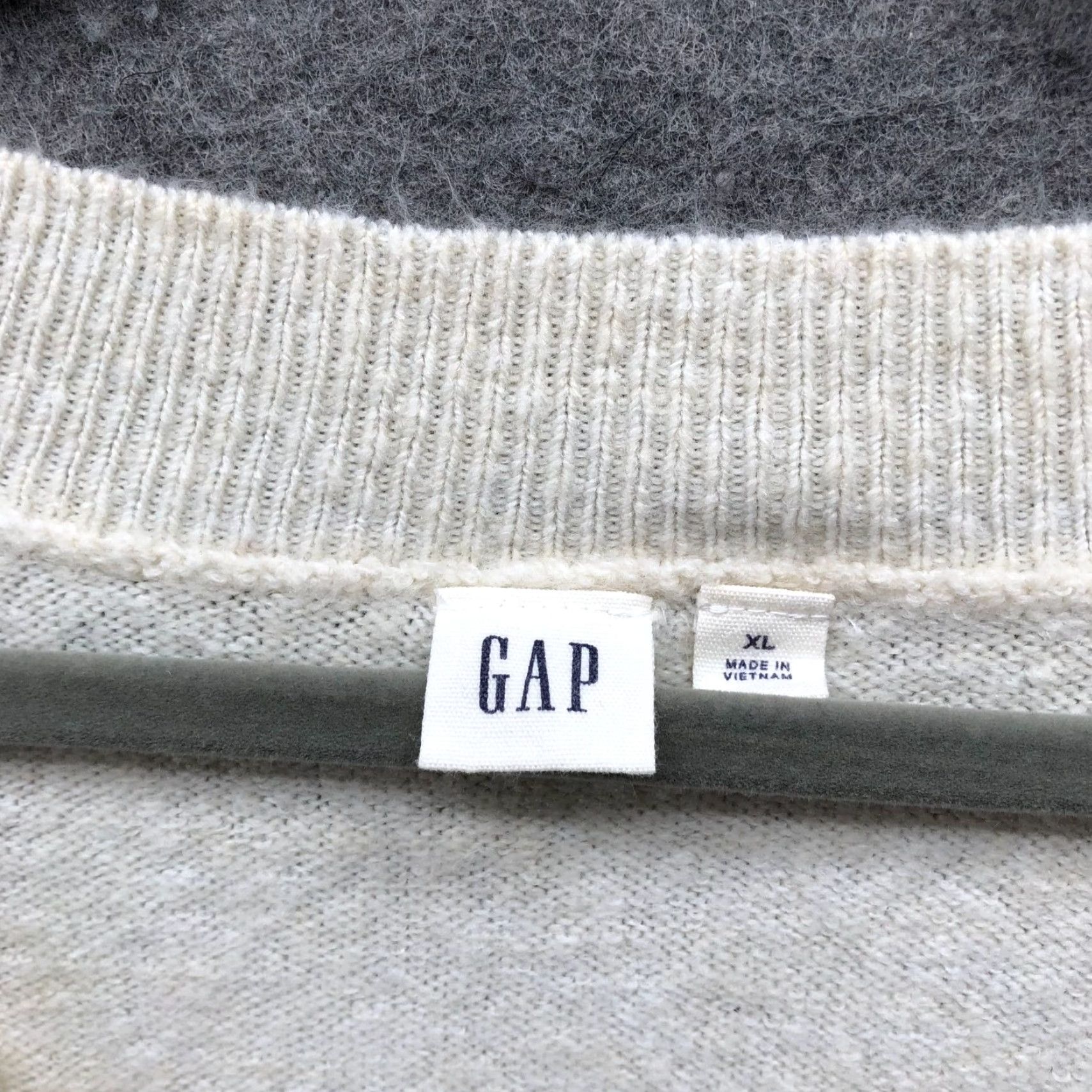 Gap Gap Cozy Relaxed V-Neck Sweater Womens XL Ivory Soft Pullover Lightweight Sweater Knit Pullover Ivory Womens XL Gap No N/A Size XL / US 12-14 / IT 48-50 - 5 Thumbnail