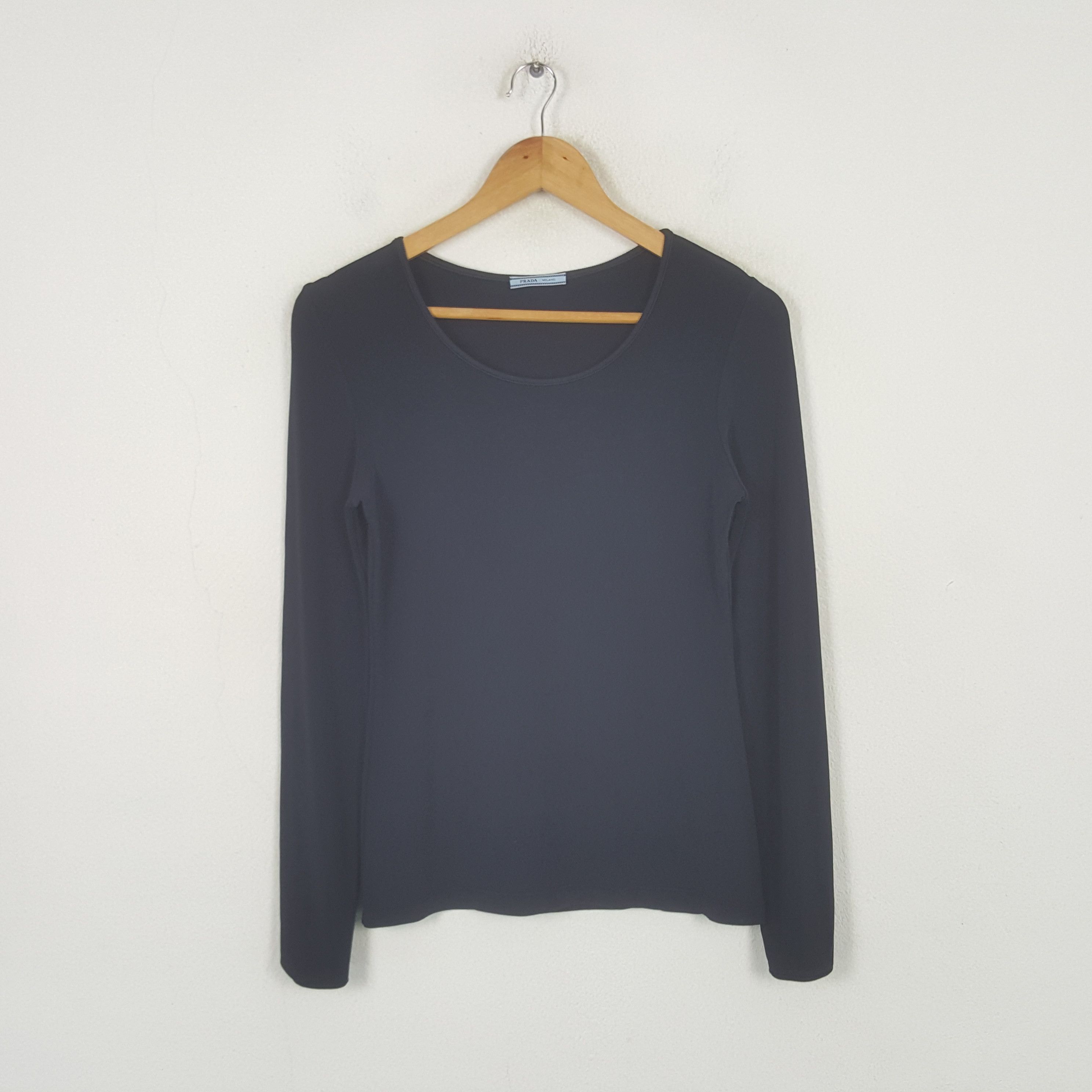 Prada Vintage Prada Designer Brand Plain Tshirt RR23 Size US S / EU 44-46 / 1 - 1 Thumbnail