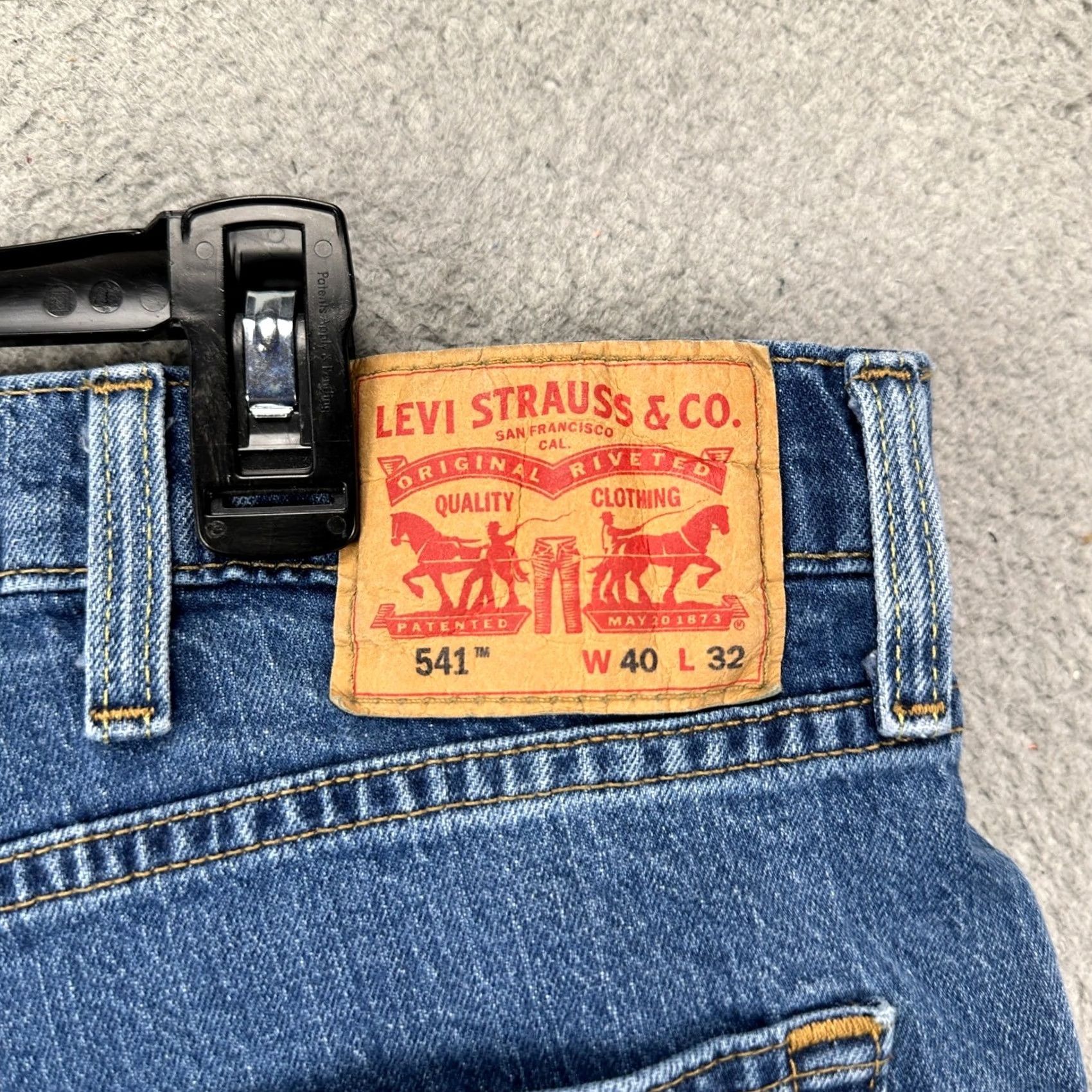 Levi's Levis 541 Jeans Athletic Fit Mens 40X32 Blue Tapered Leg Stretch Red Tab Denim Size US 40 / EU 56 - 4 Thumbnail