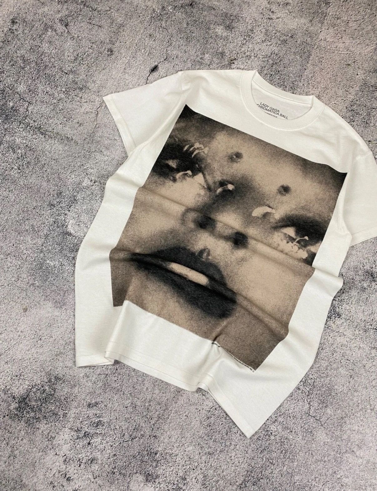 Band Tees LADY GAGA THE CHROMATICA BALL TOUR 2022 T-SHIRT OFFICIAL M Size US M / EU 48-50 / 2 - 3 Thumbnail