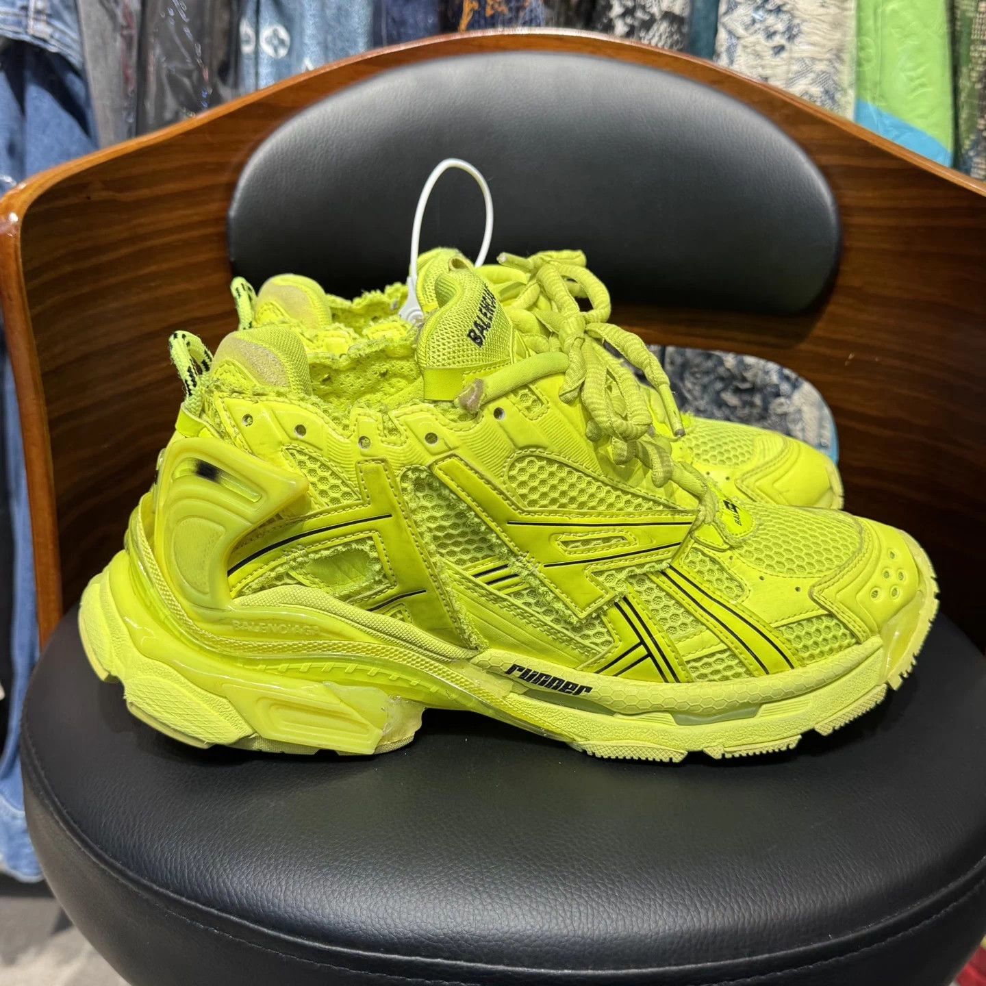 Balenciaga Balenciaga Runner Fluorescent Yellow 40 Size US 7 / EU 40 - 4 Thumbnail