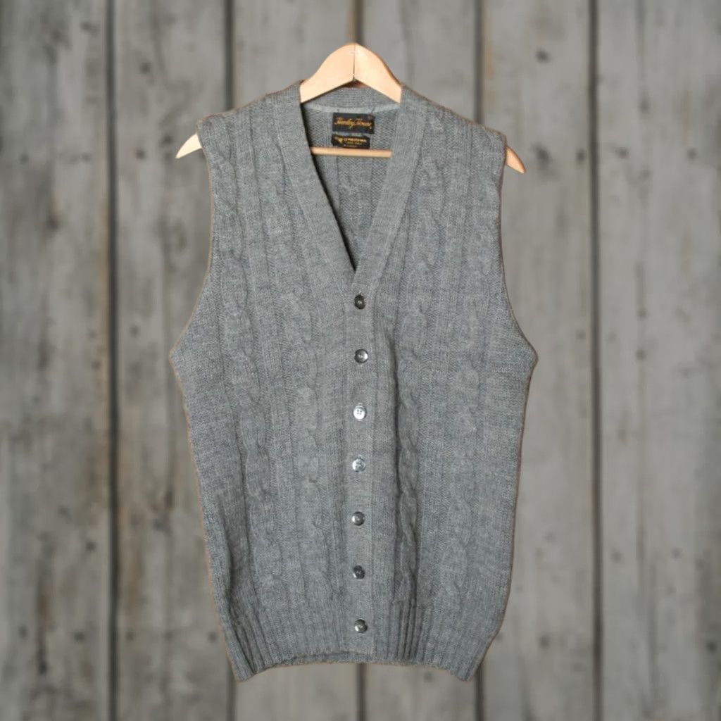 Vintage VINTAGE Henley House Gray Wool Cable-Knit Sweater Vest Mens L Size US L / EU 52-54 / 3 - 1 Thumbnail