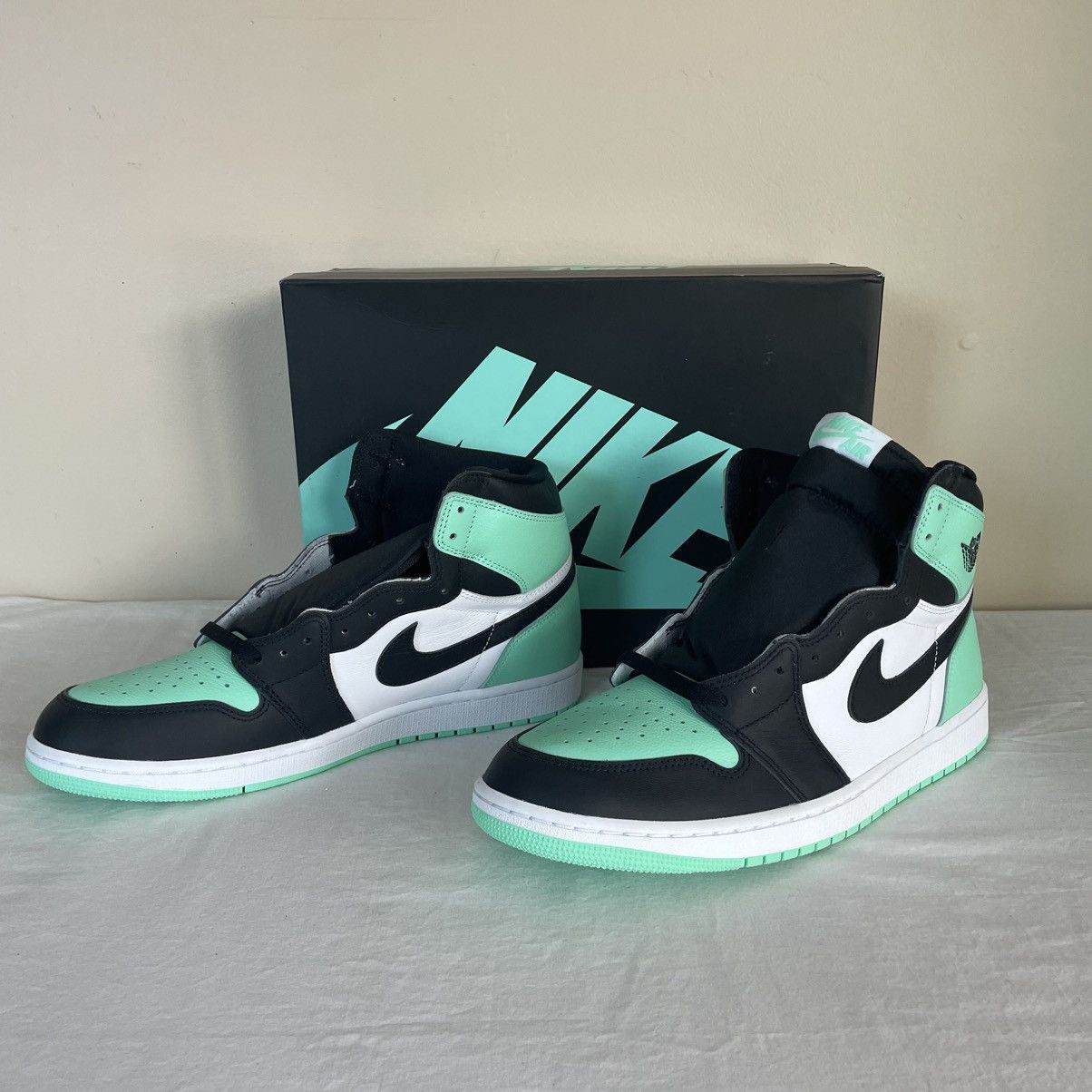 Jordan Brand × Nike Nike Air Jordan 1 Retro High OG Green Glow Mens US Size 13 Size US 13 / EU 46 - 5 Thumbnail