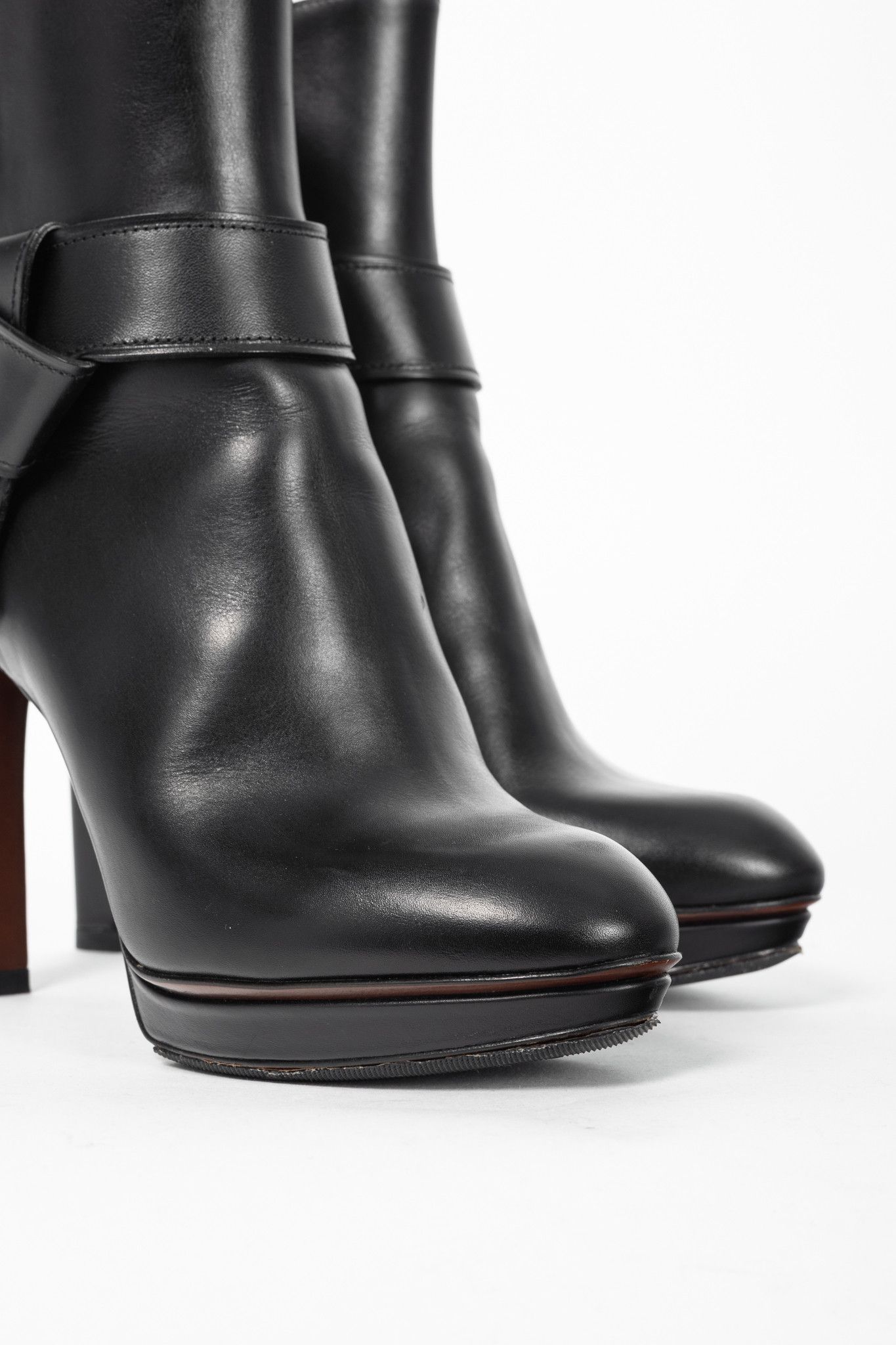 Louis Vuitton Louis Vuitton Black Leather Belted Booties Size US 4.5 / IT 34.5 - 7 Thumbnail