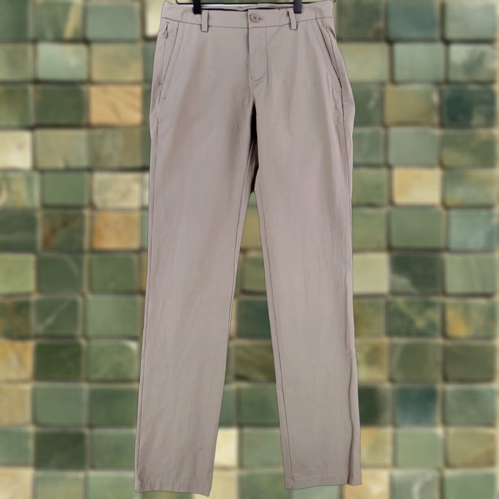Vineyard Vines Vineyard Vines OTG On the Go Pants Performance Beige Mens 30 x 32 Actual Chino Regular Men 30 Inseam Beige Men No Size Extra Elements Size US 30 / EU 46 - 1 Thumbnail