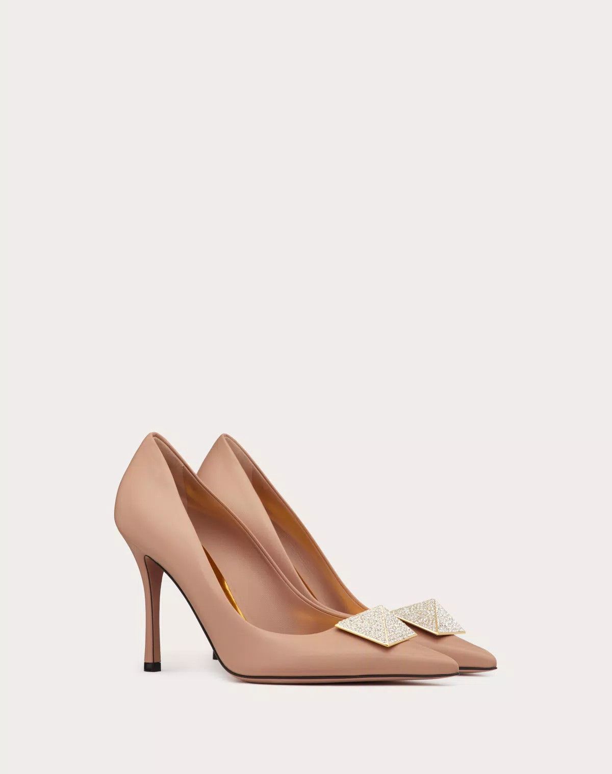 Valentino o1s1wg110426 One Stud 100mm Pumps With Crystals in Beige Size US 10 / IT 40 - 2 Thumbnail