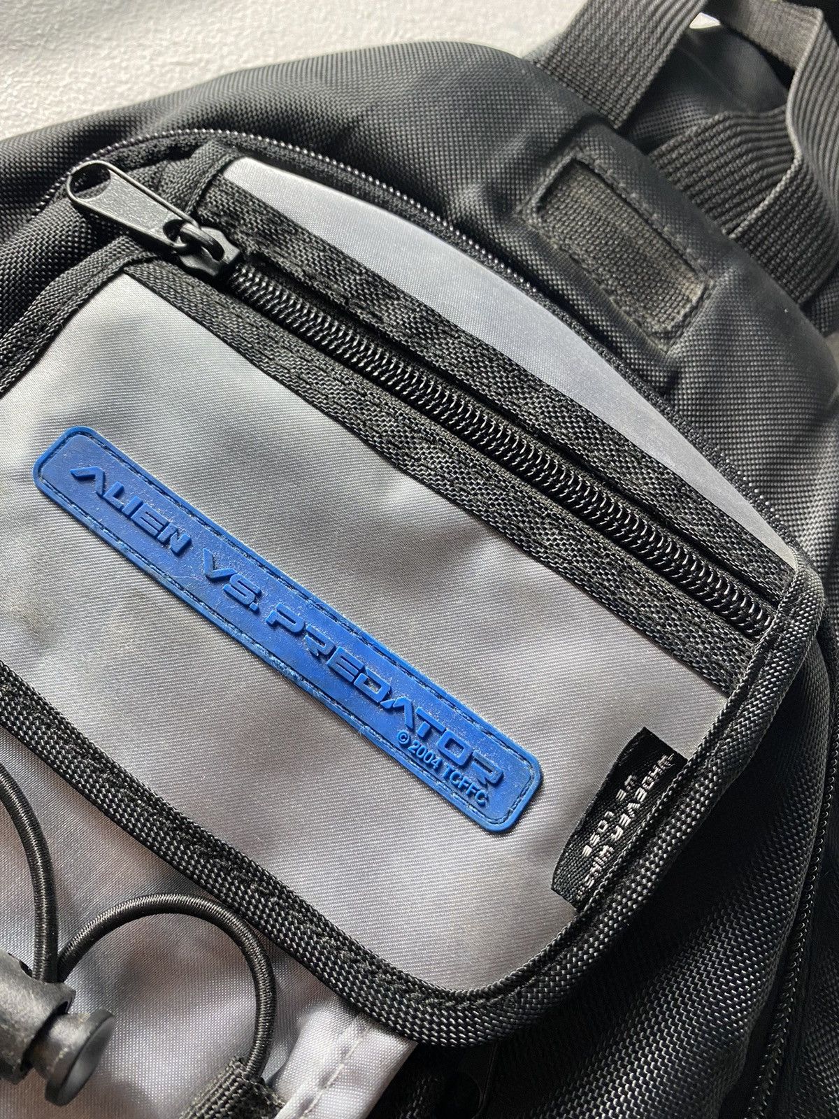 If Six Was Nine × Japanese Brand 2004 Alien Predator Futurism Sling Cross Bag Opium Vintage Size ONE SIZE - 3 Thumbnail
