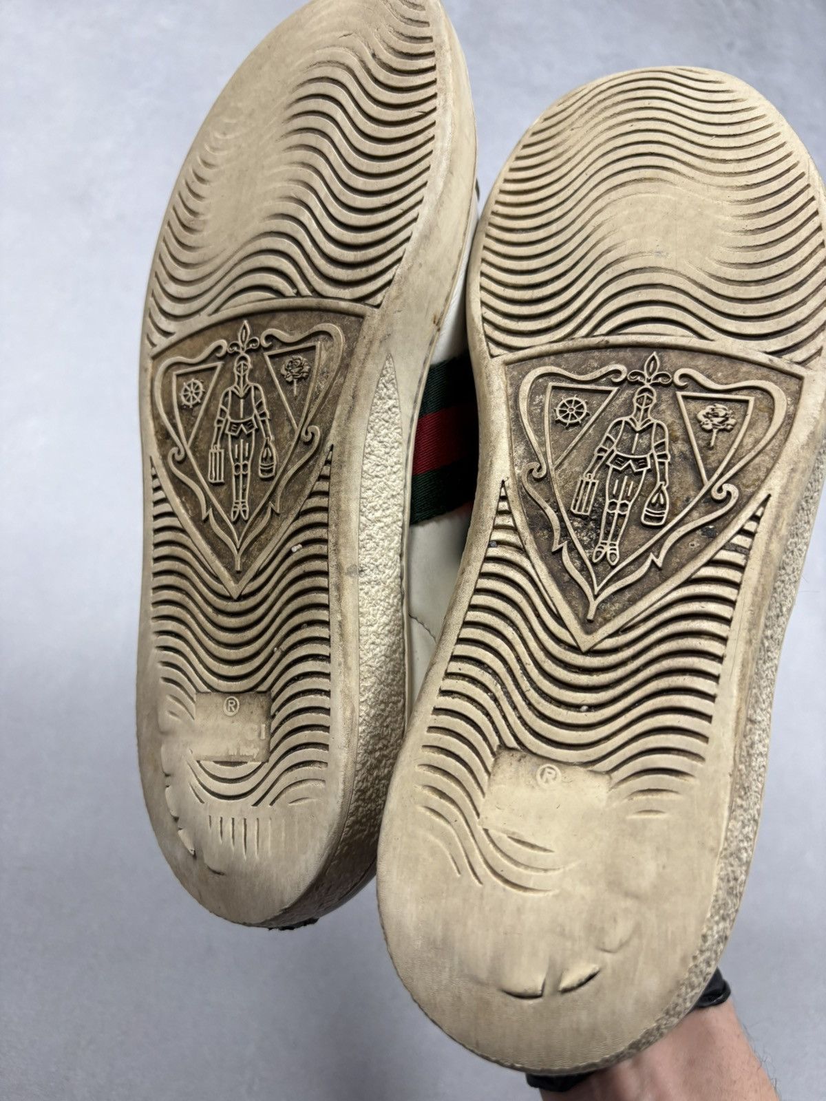 Gucci Gucci Ace Bee Leather Sneaker Embroidered Distressed Vintage Size US 7.5 / IT 37.5 - 4 Thumbnail