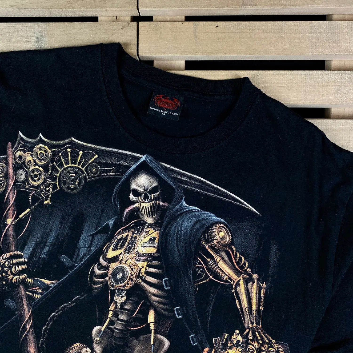 Band Tees Mens T-Shirt Spiral Skeleton Vintage Size M Size US M / EU 48-50 / 2 - 2 Thumbnail
