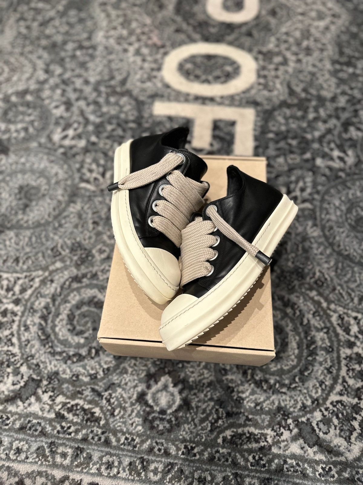 Rick Owens Low Top “Ramone” Jumbo Lace NB Size 10 (43 EU)