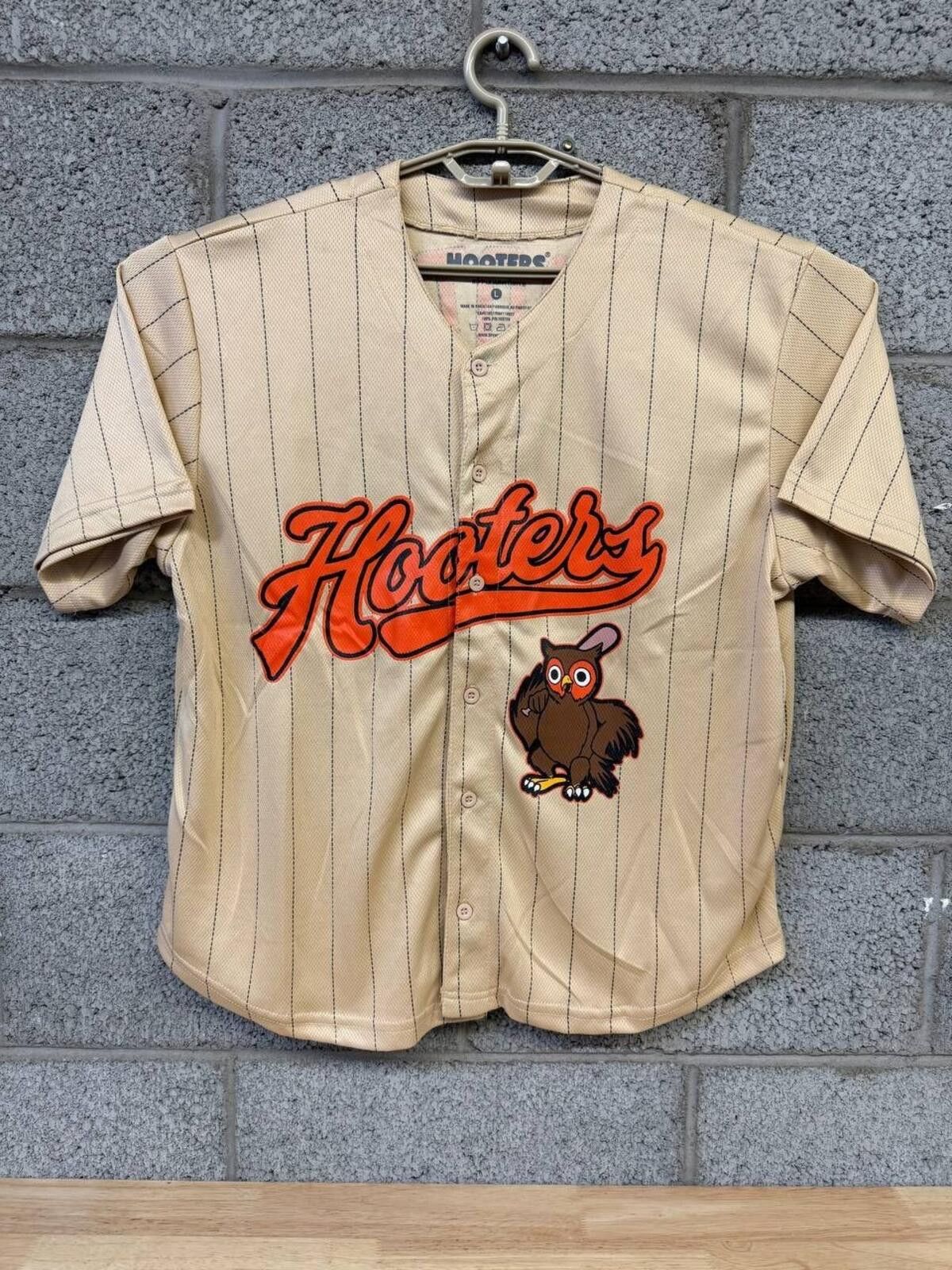 Other 2010s Hooters Owl Baseball Jersey Tan Pinstripe Large Y2K Size ONE SIZE - 1 Thumbnail