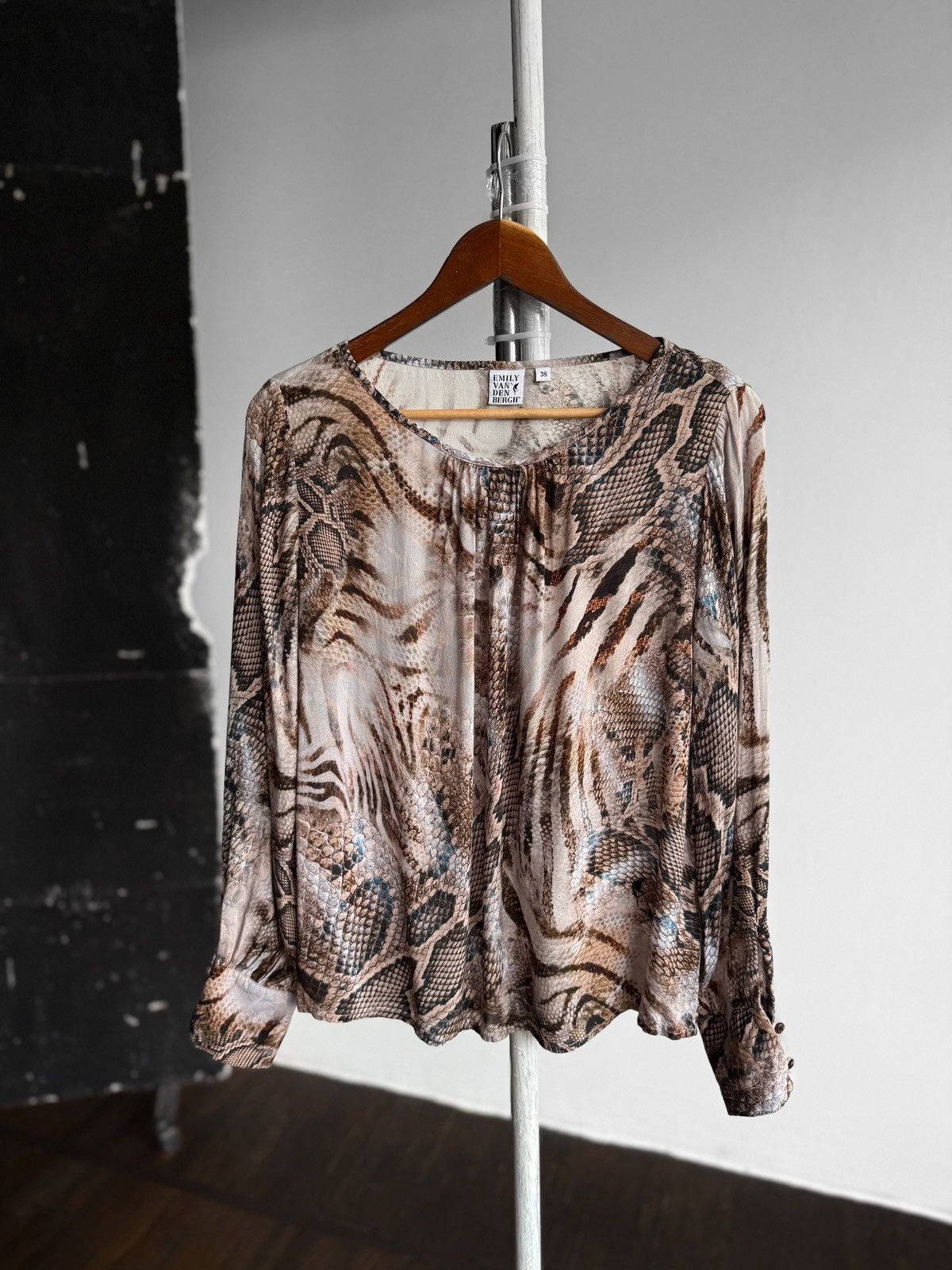 Designer Emily Van den Bergh Animal Print Viscose Long Sleeve Blouse Size M / US 6-8 / IT 42-44 - 3 Thumbnail